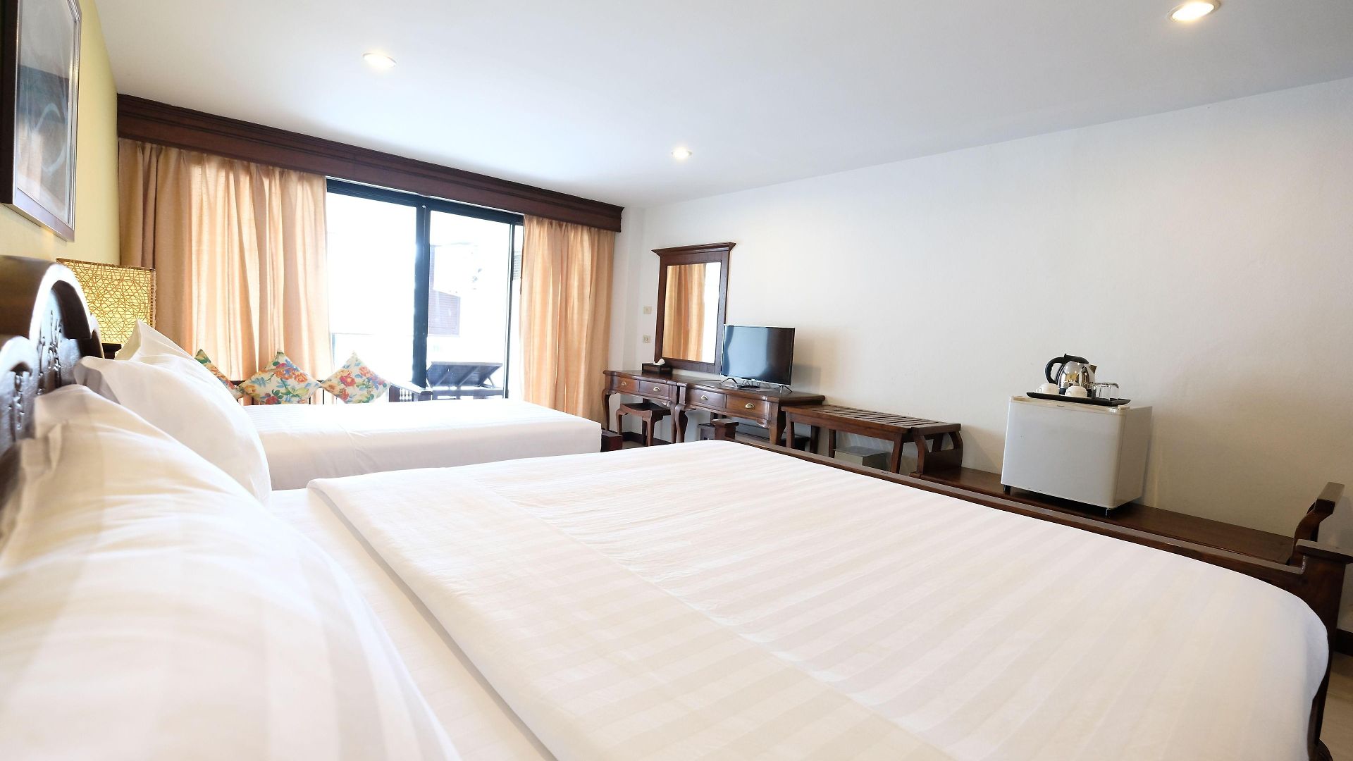 Sunday Wongamat Privacy โรงแรม