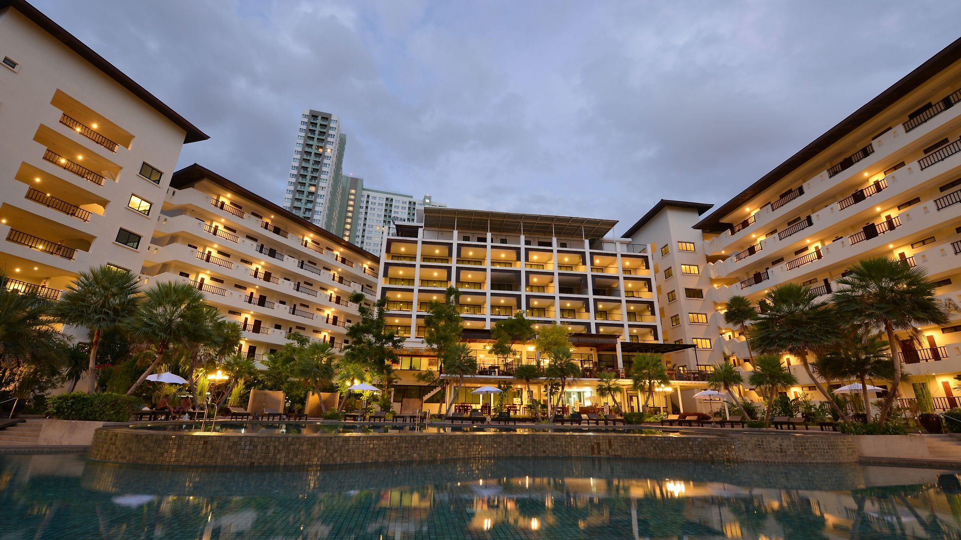 Sunday Wongamat Privacy โรงแรม