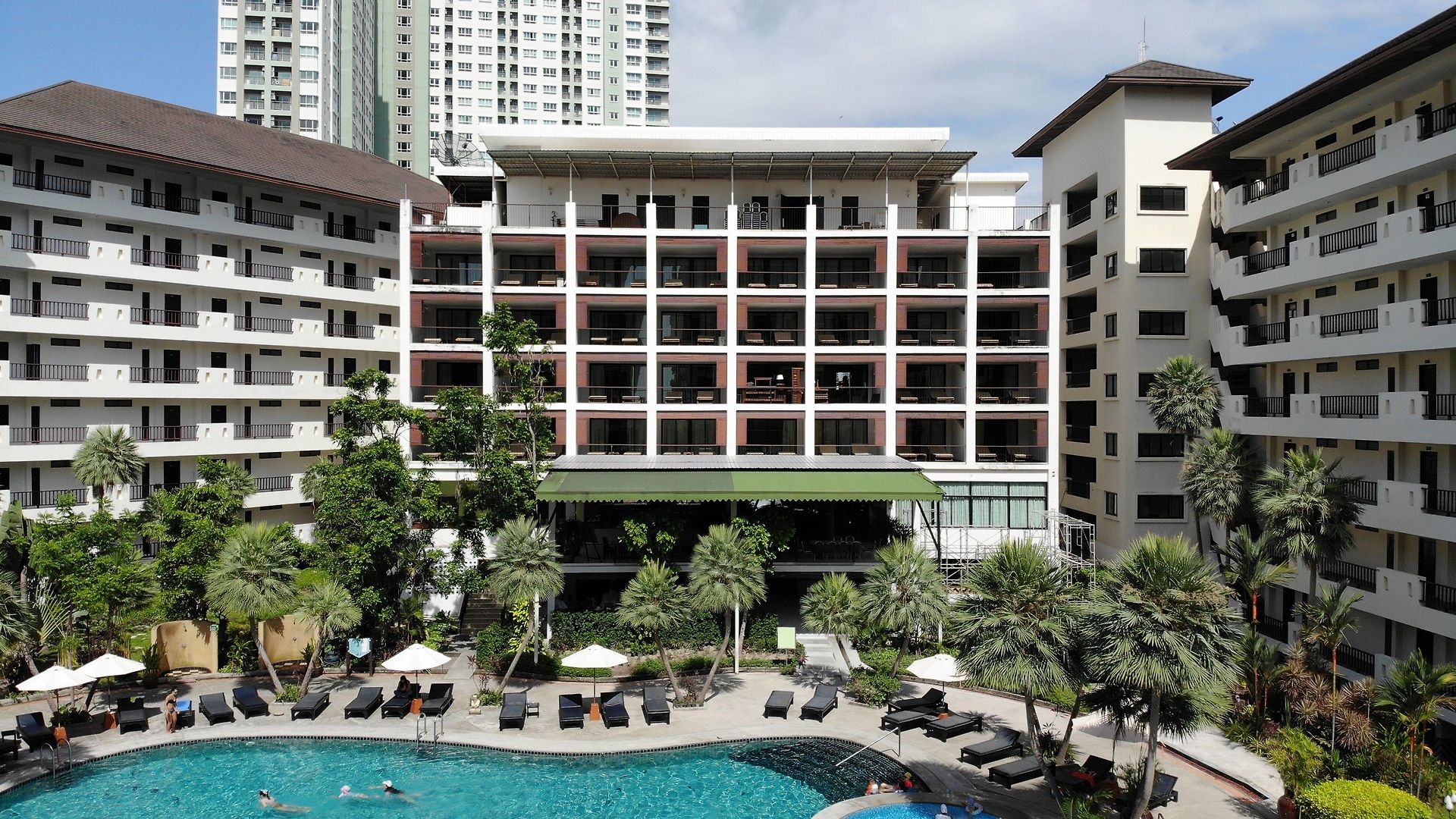 Sunday Wongamat Privacy โรงแรม
