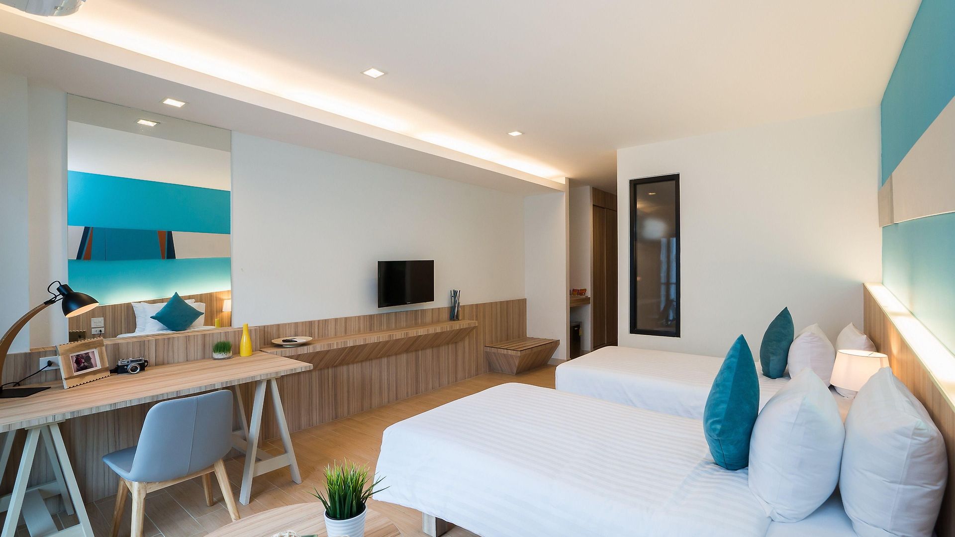 J โรงแรม 4*