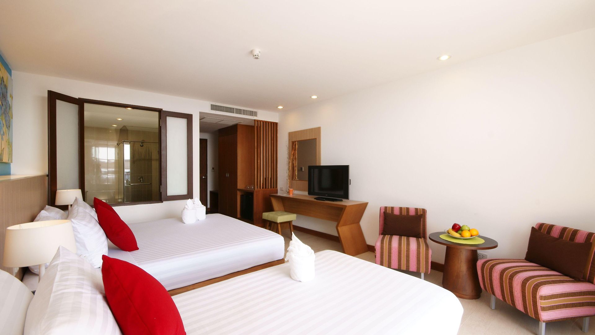 J โรงแรม 4*