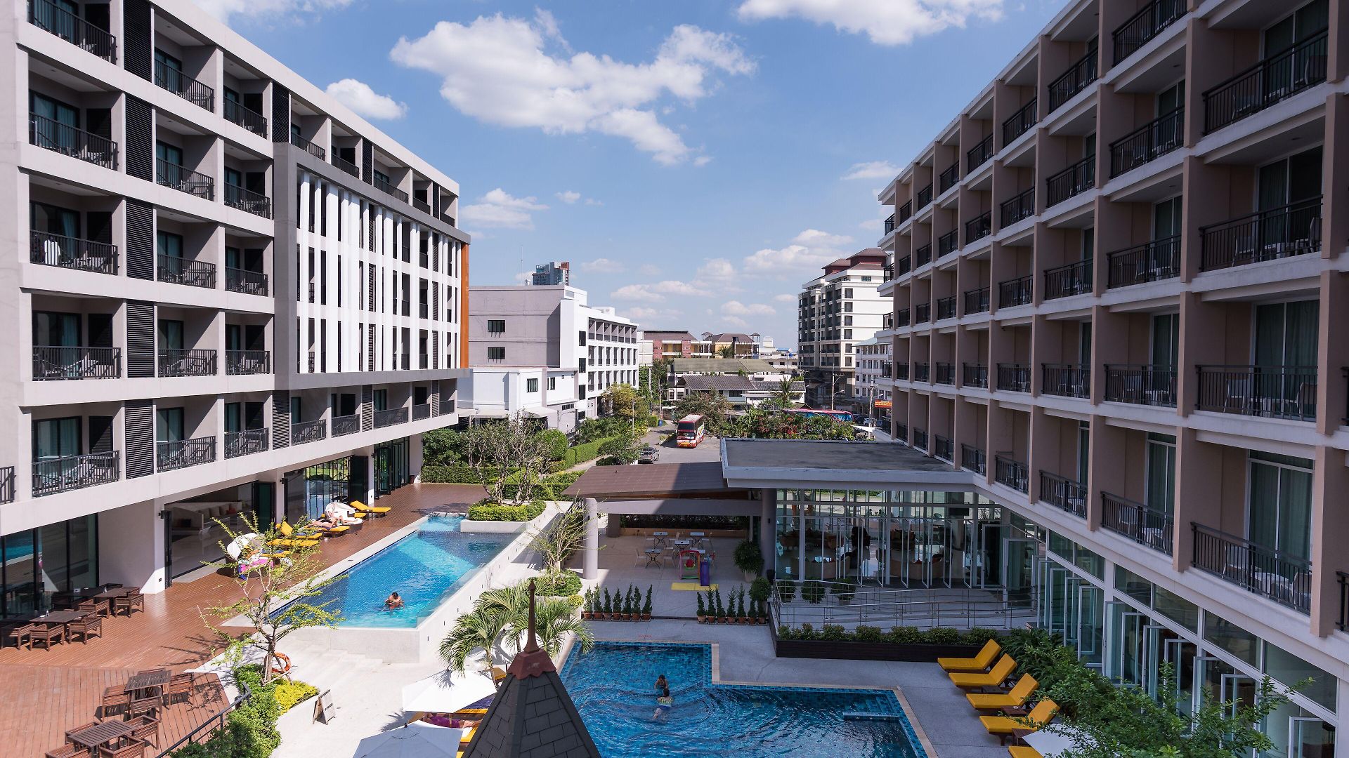 โรงแรม J 4*