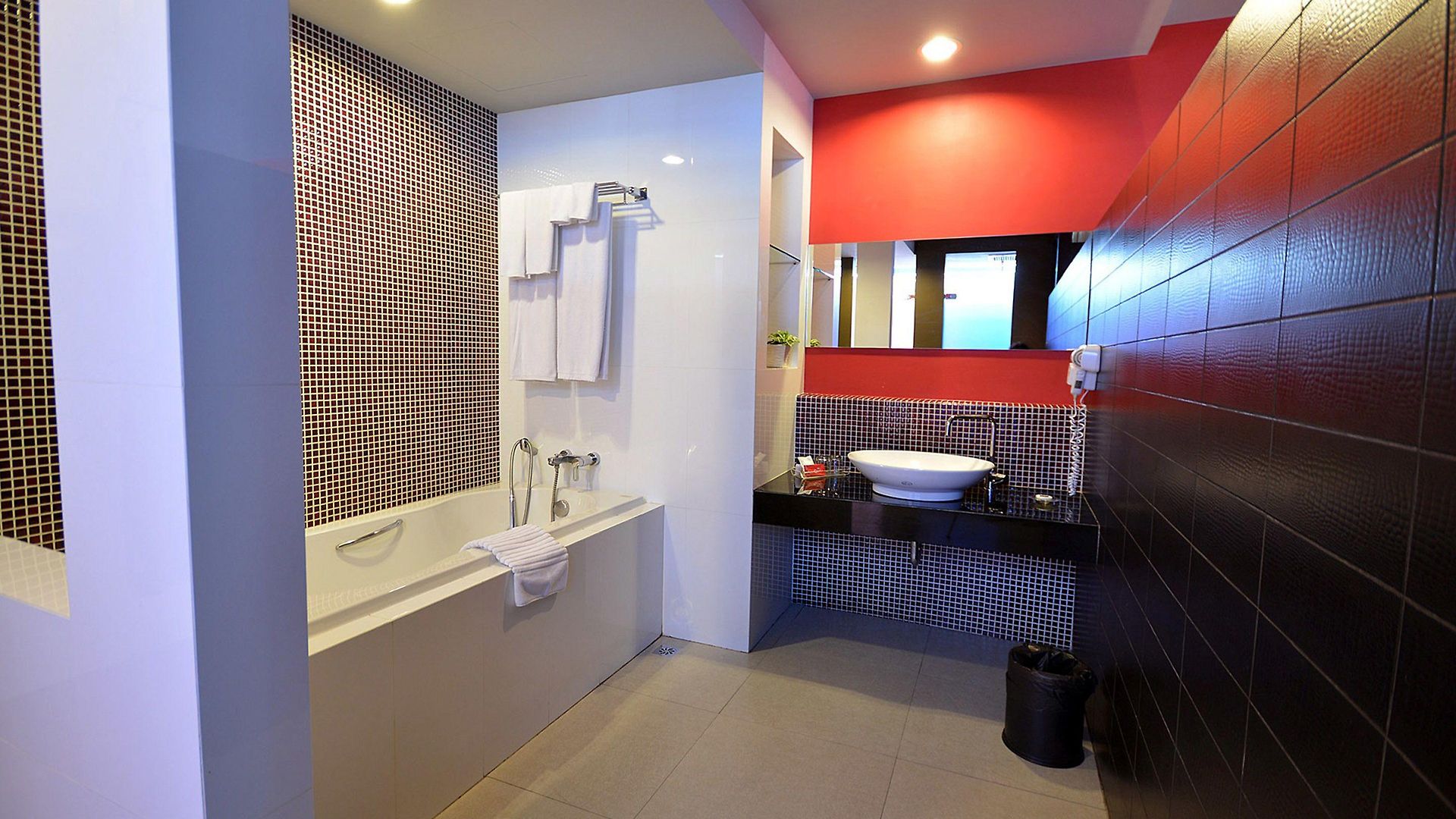 โรงแรม ทีซิกซ์ตี้ไฟว์ 4*