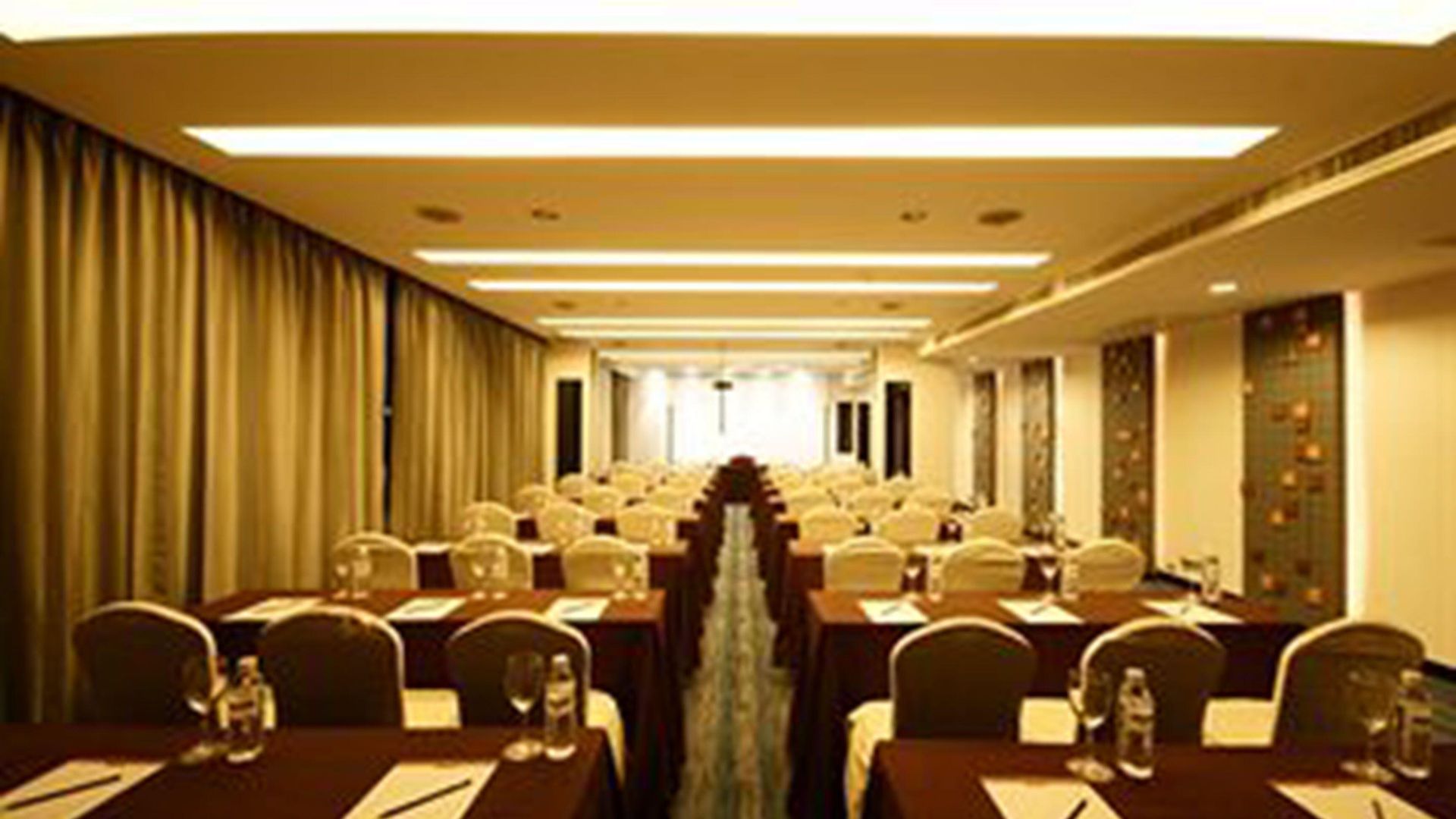 โรงแรม ทีซิกซ์ตี้ไฟว์ 4*