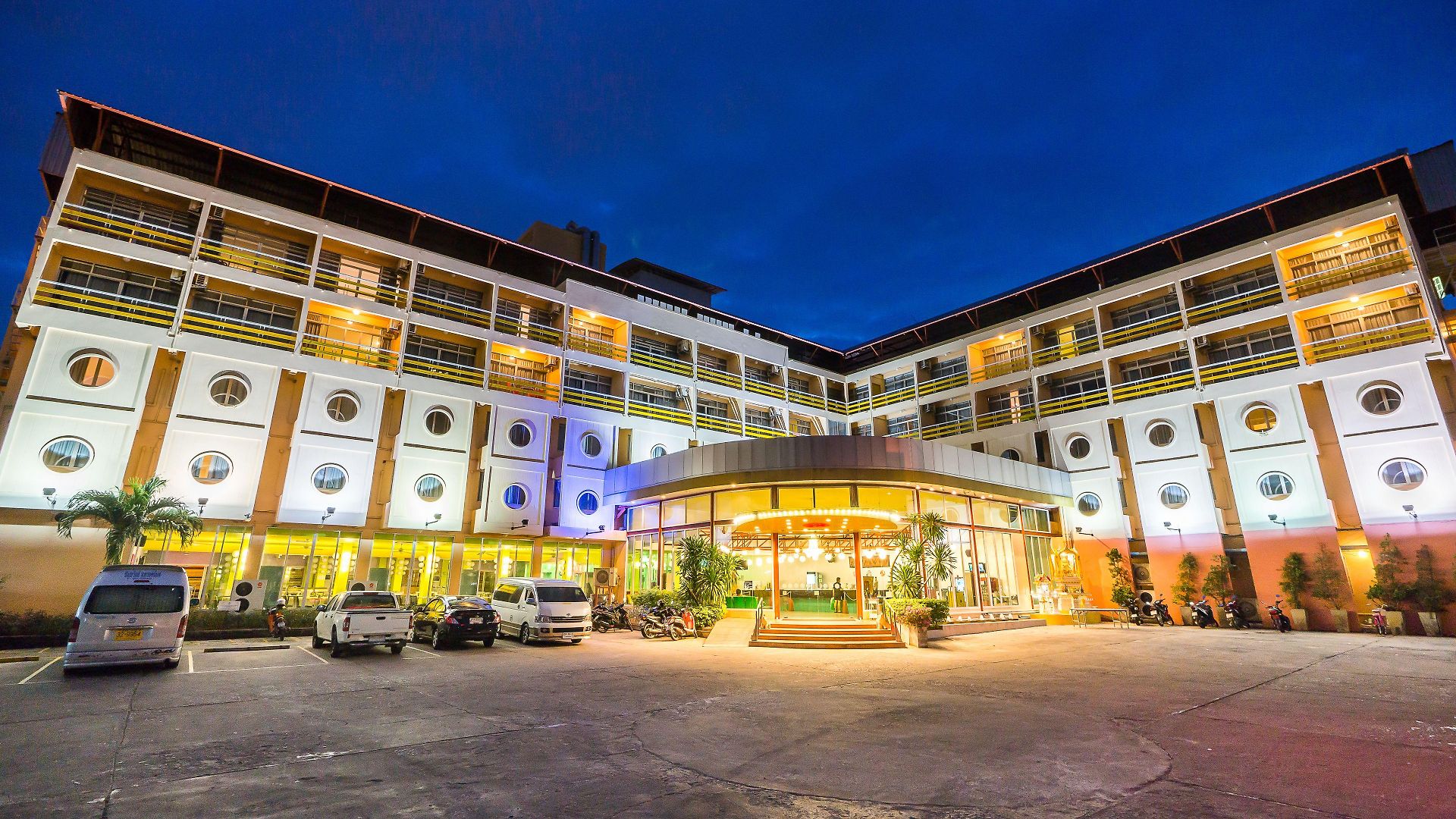 โรงแรม เบลล่าเอ็กซ์เพรส 3*