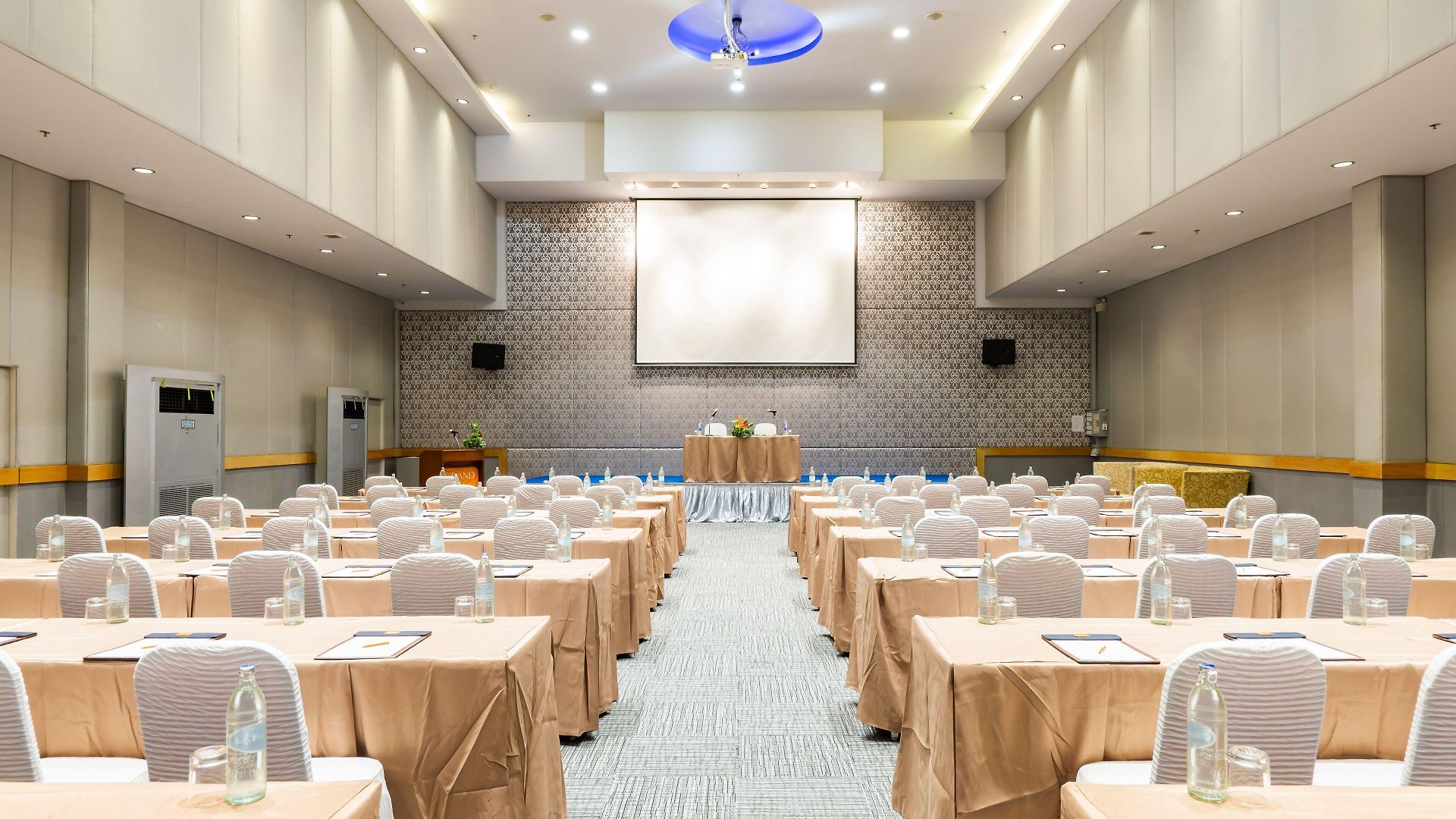 โรงแรม เบลล่าเอ็กซ์เพรส Pattaya