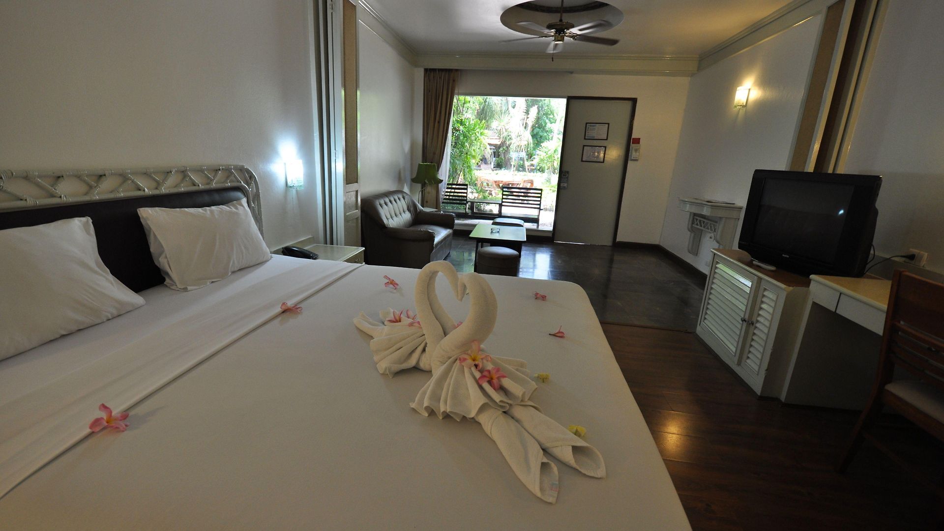 บาศญ่า บีช โฮเทล แอนด์ - เซ็นเธร่า บีช โฮเทล โรงแรม Pattaya