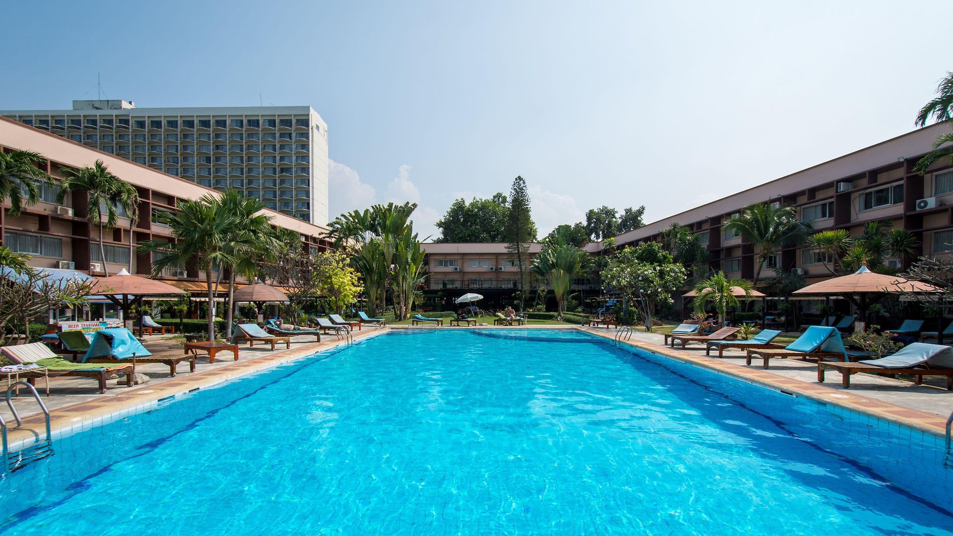 โรงแรม บาศญ่า บีช โฮเทล แอนด์ - เซ็นเธร่า บีช โฮเทล Pattaya