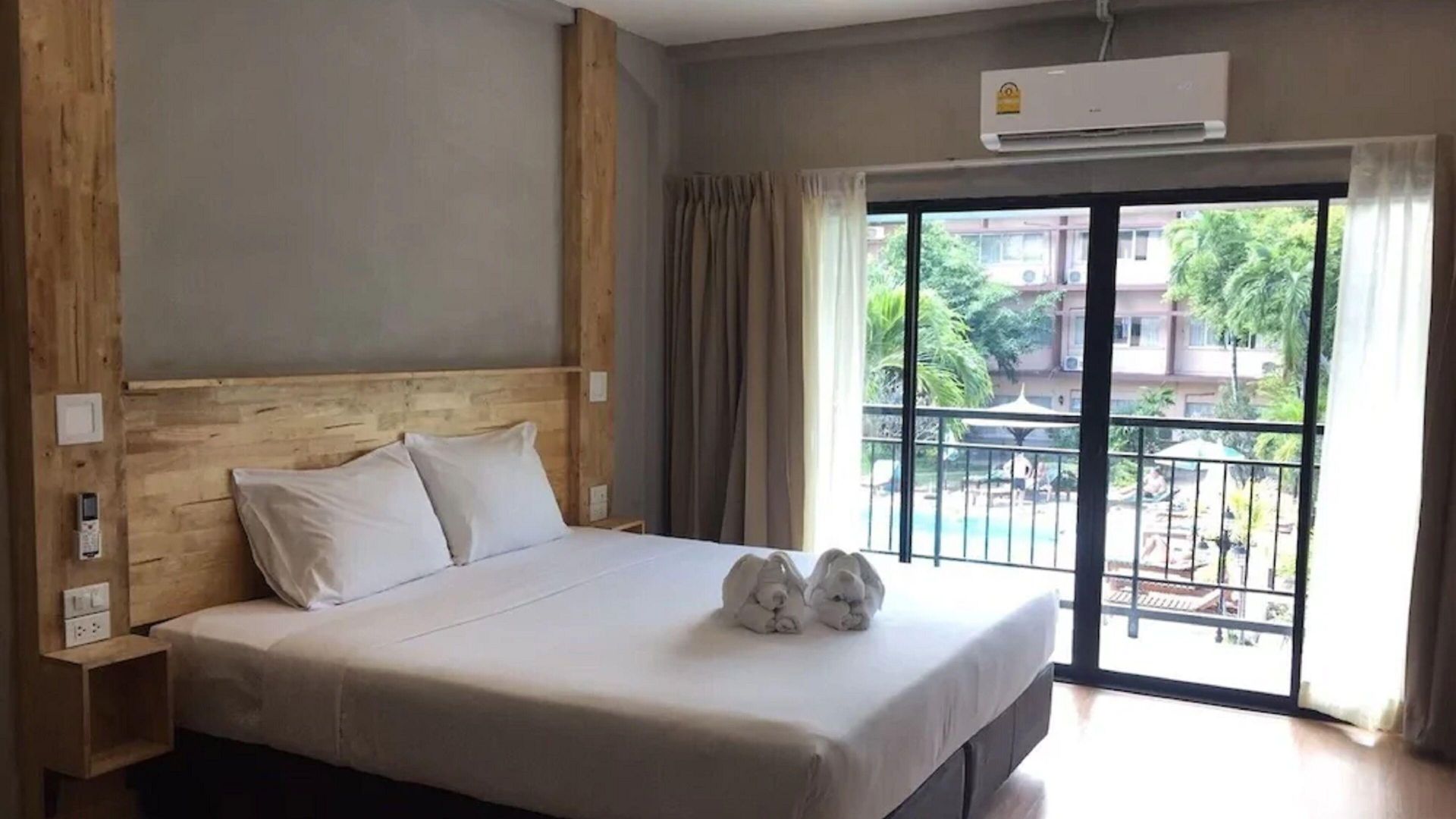 โรงแรม บาศญ่า บีช โฮเทล แอนด์ - เซ็นเธร่า บีช โฮเทล 3*