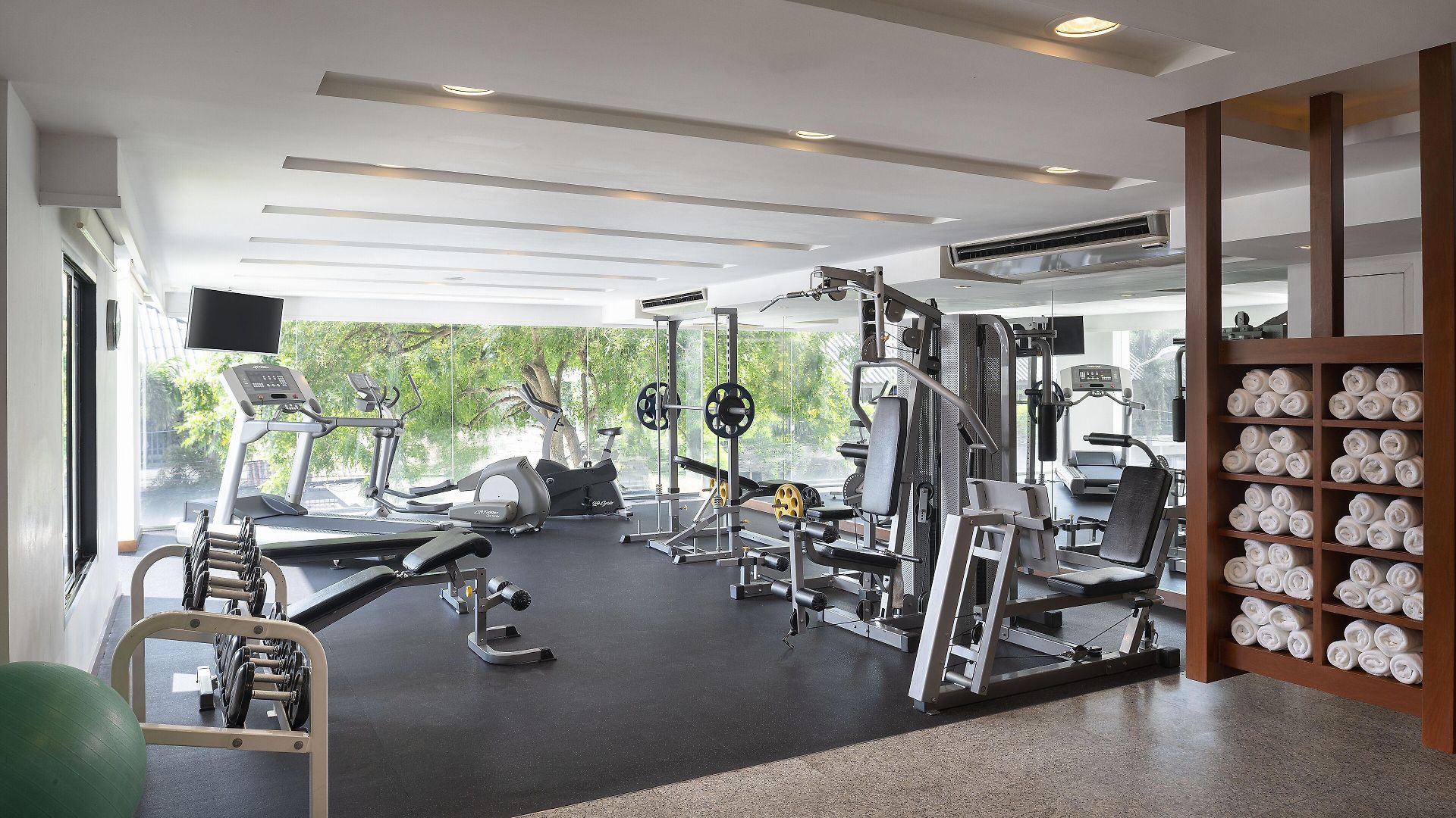 โรงแรม Woodlands