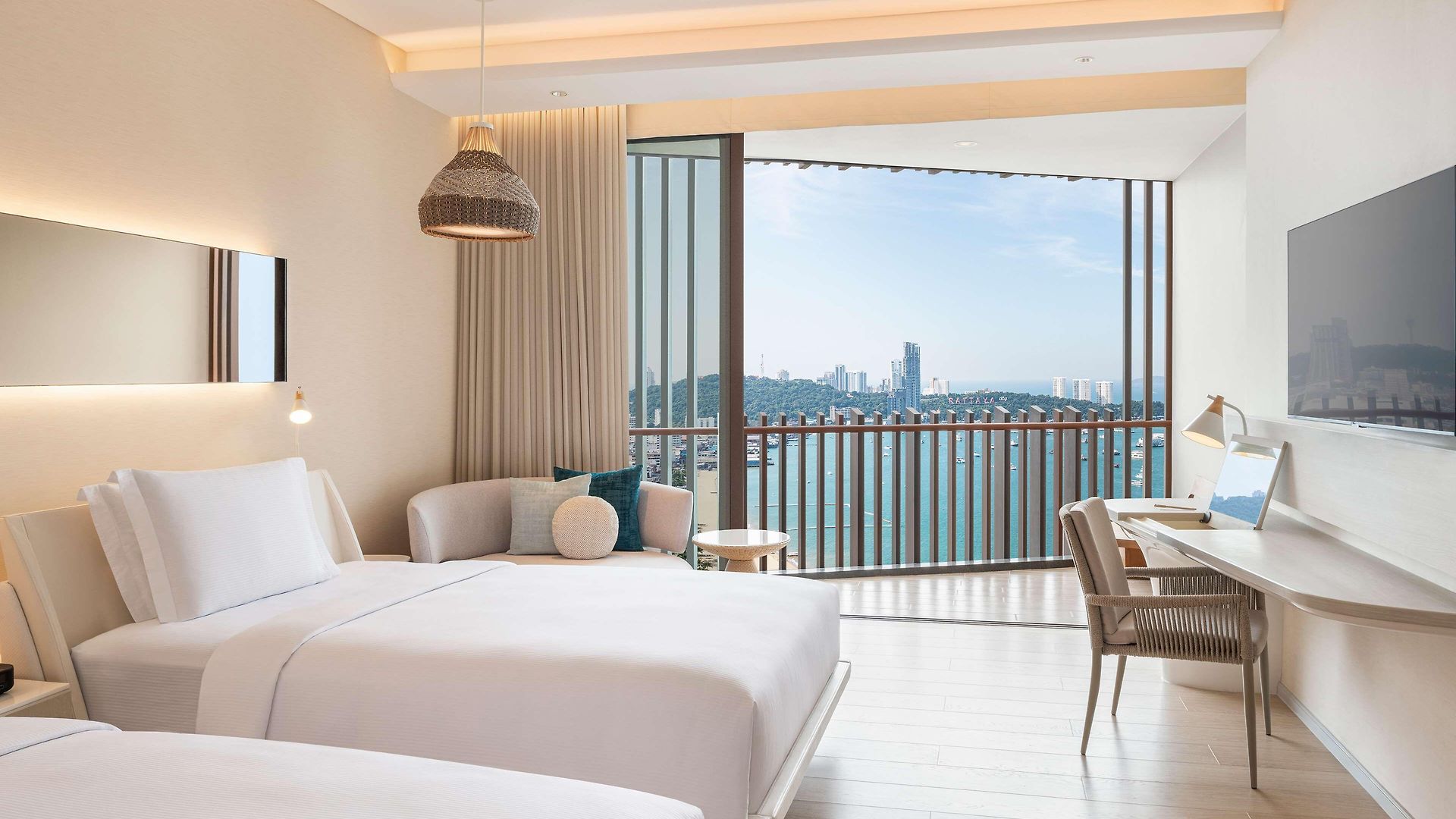 โรงแรมฮิลตัน พัทยา - Sha Extra 5*