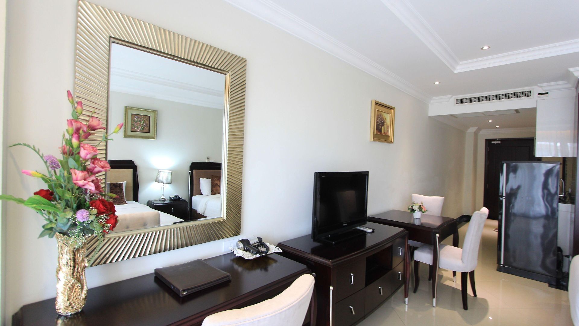แอลเค เลเจนท์ โรงแรม 4*
