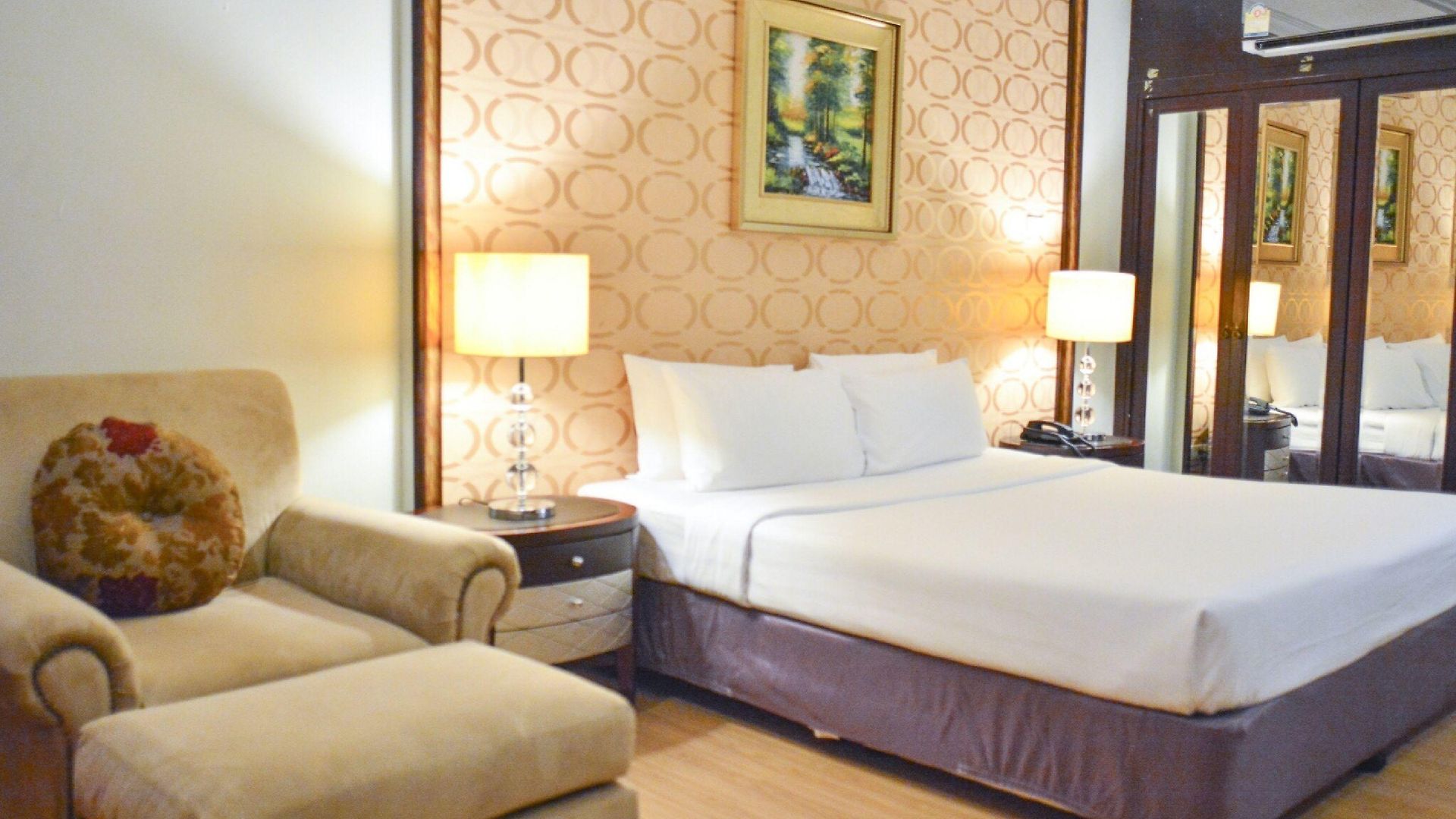 แอลเค เลเจนท์ โรงแรม 4*