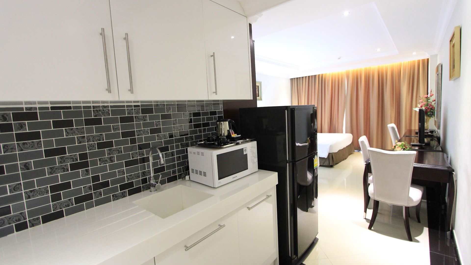 โรงแรม แอลเค เลเจนท์