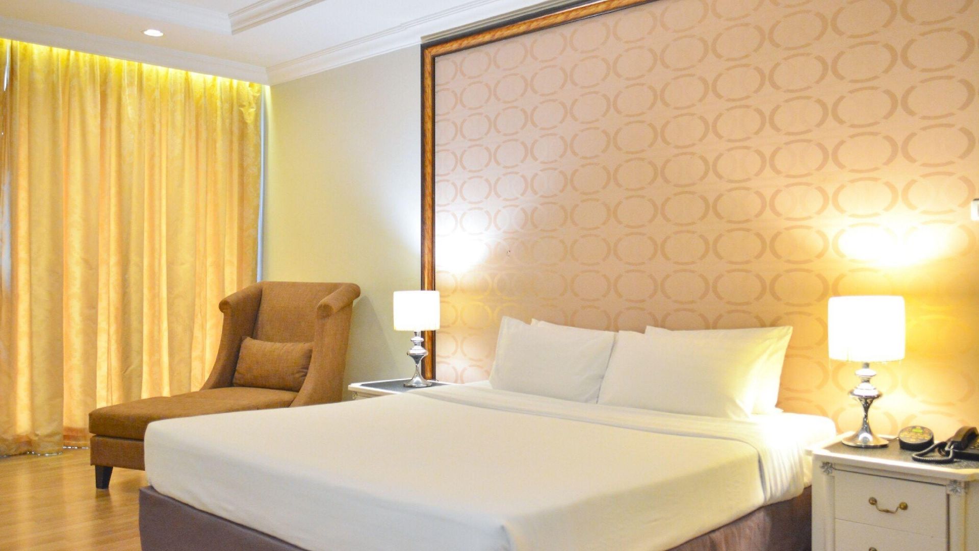 โรงแรม แอลเค เลเจนท์ 4*