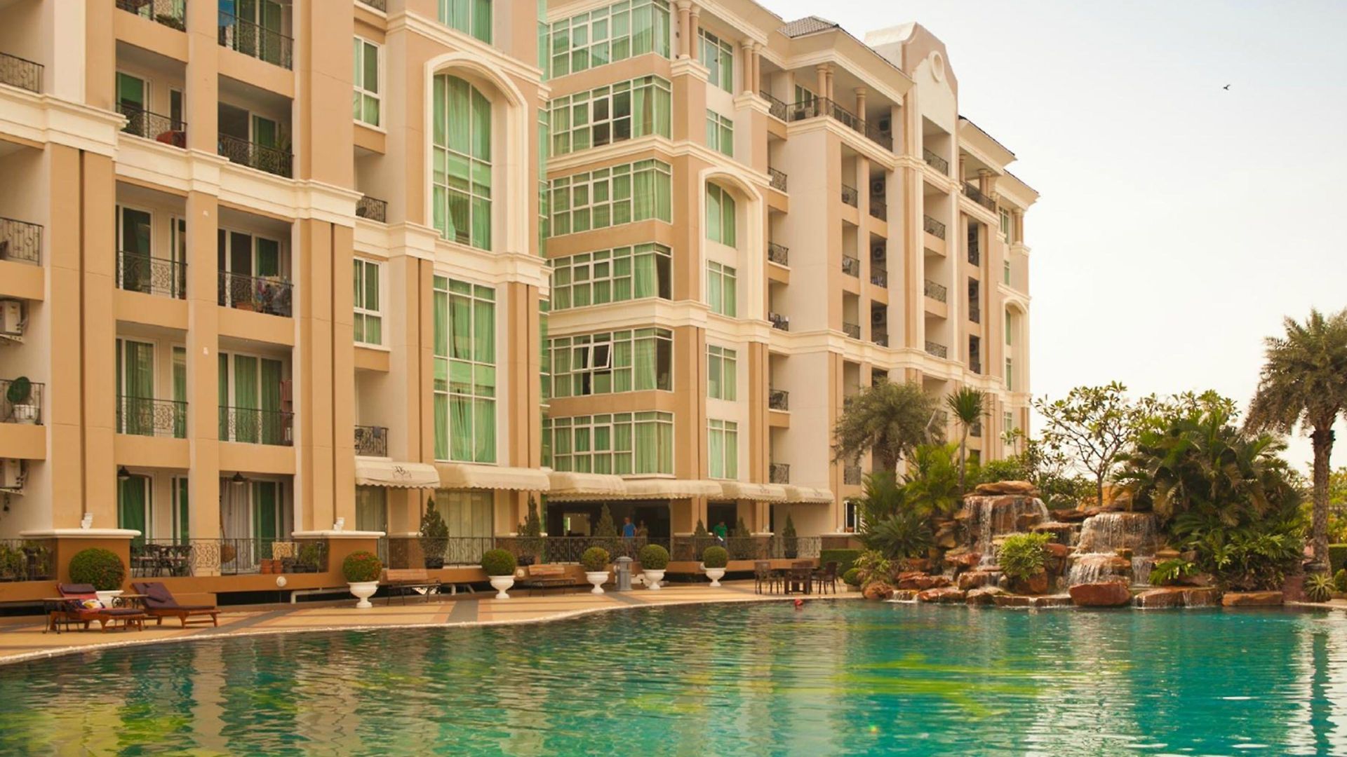 โรงแรม แอลเค เลเจนท์ Pattaya
