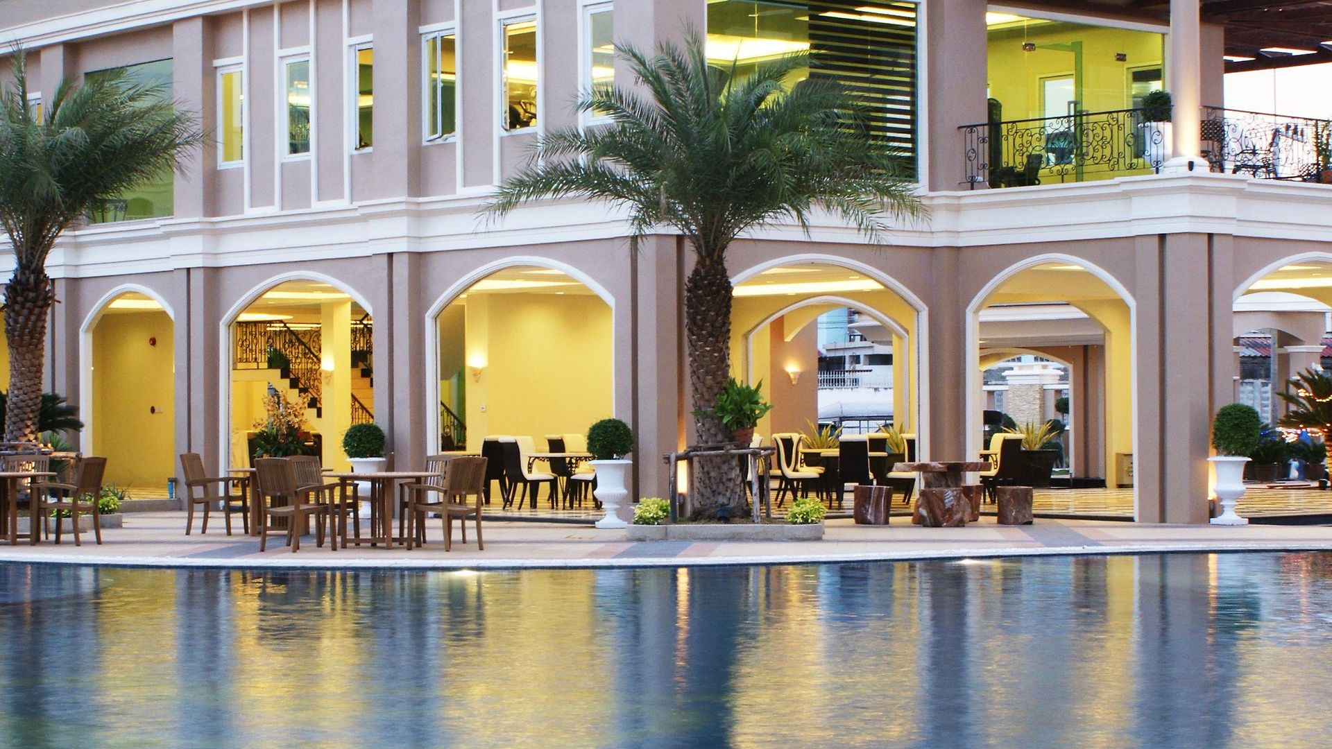 โรงแรม แอลเค เลเจนท์ 4*