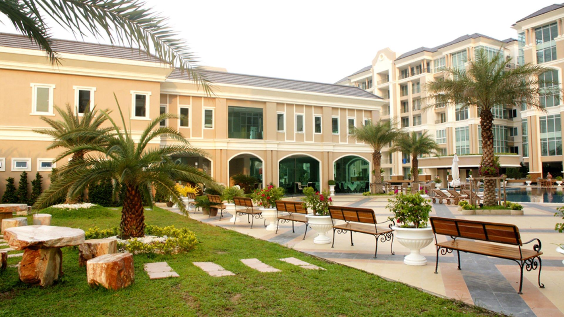 แอลเค เลเจนท์ โรงแรม 4*
