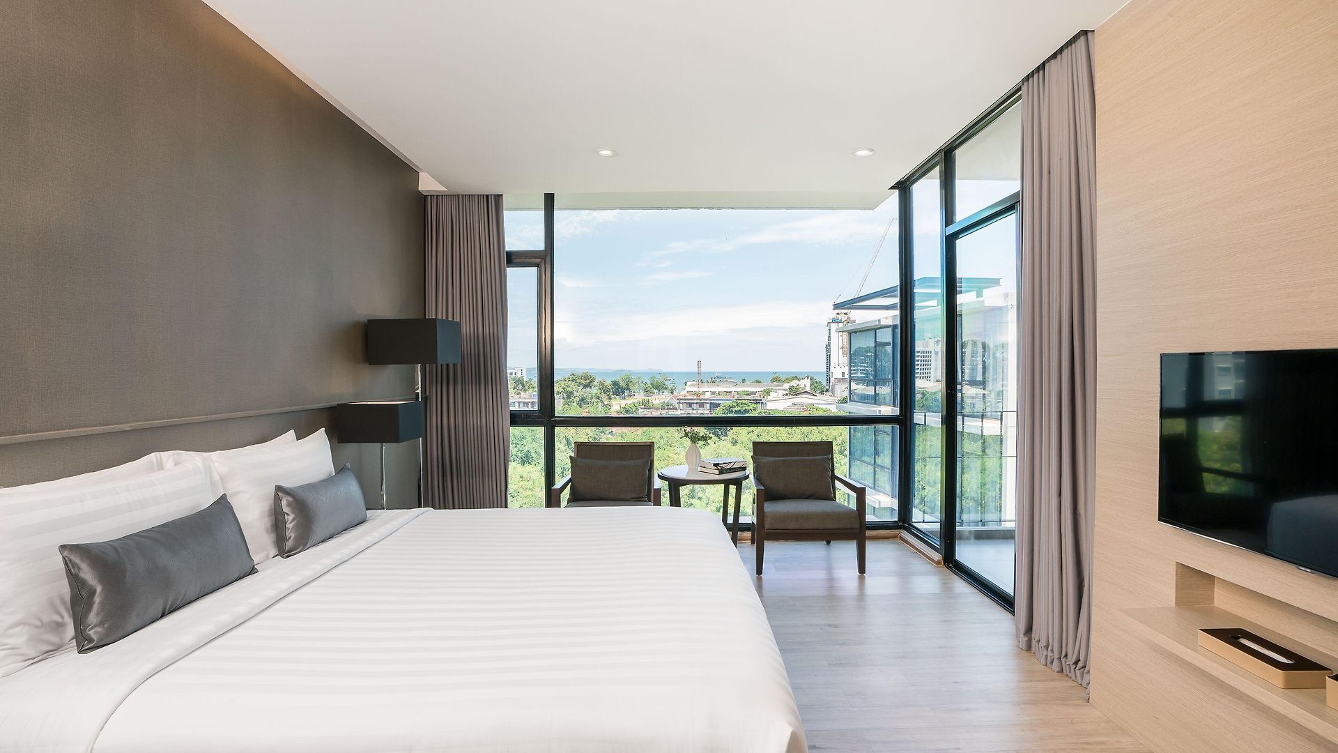 Altera And By At Mind 4* Pattaya