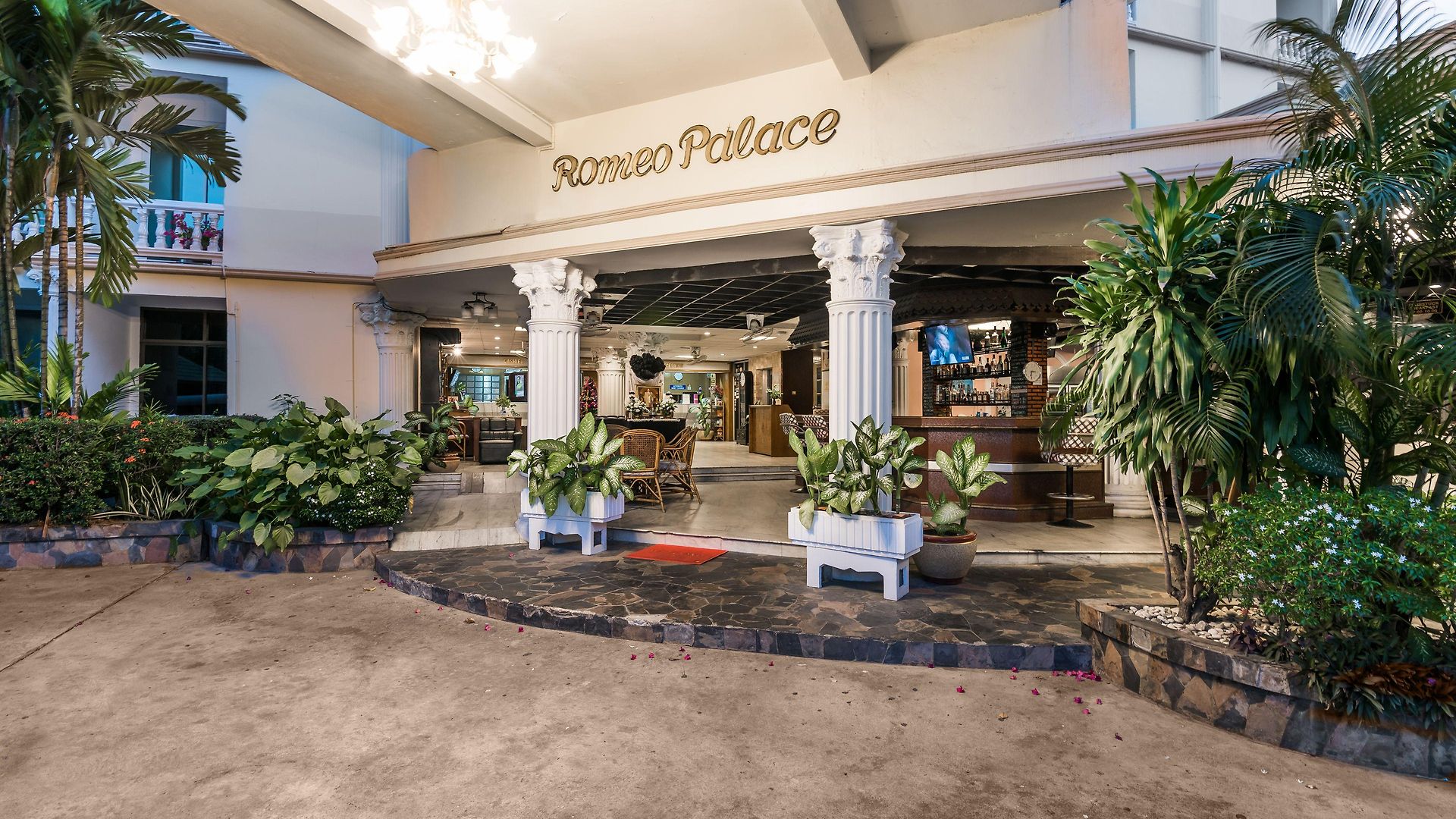 Romeo Palace Hotel