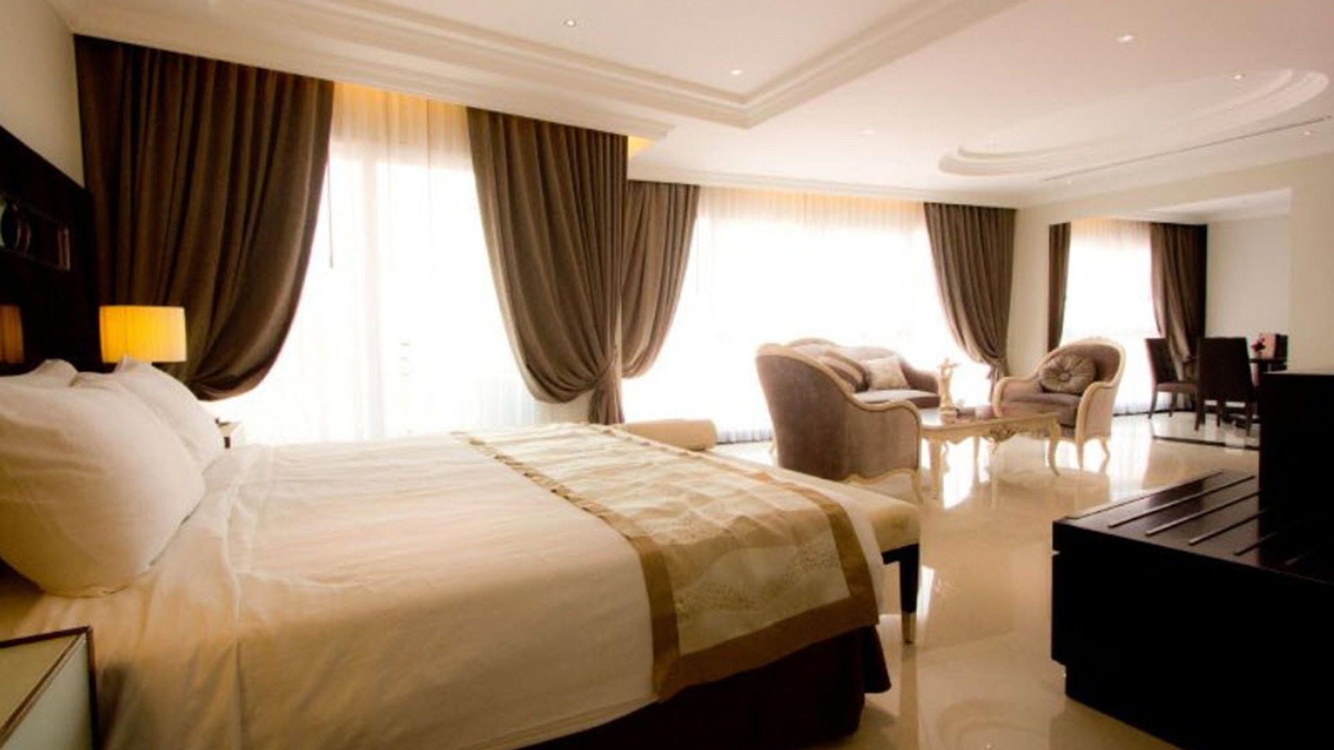 โรงแรม แอลเค รอยอล วิง Pattaya