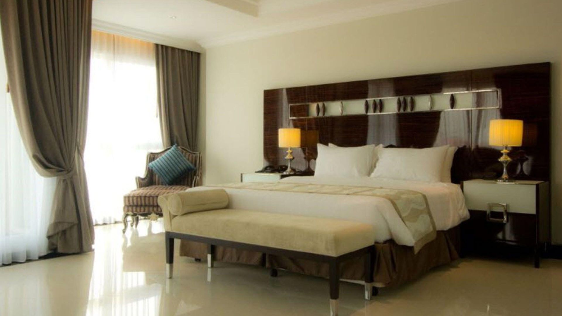 โรงแรม แอลเค รอยอล วิง 3*