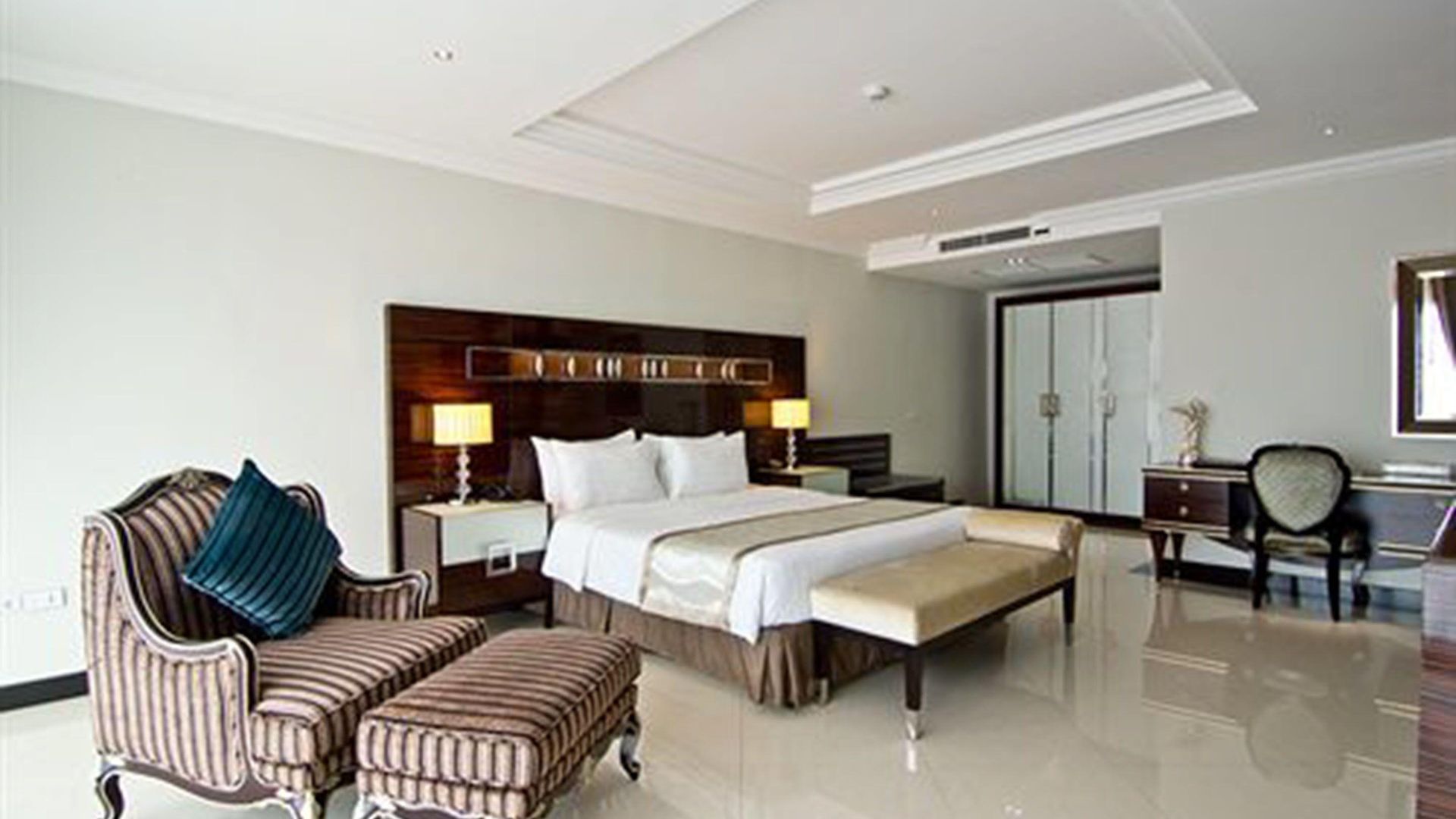 แอลเค รอยอล วิง โรงแรม 3*