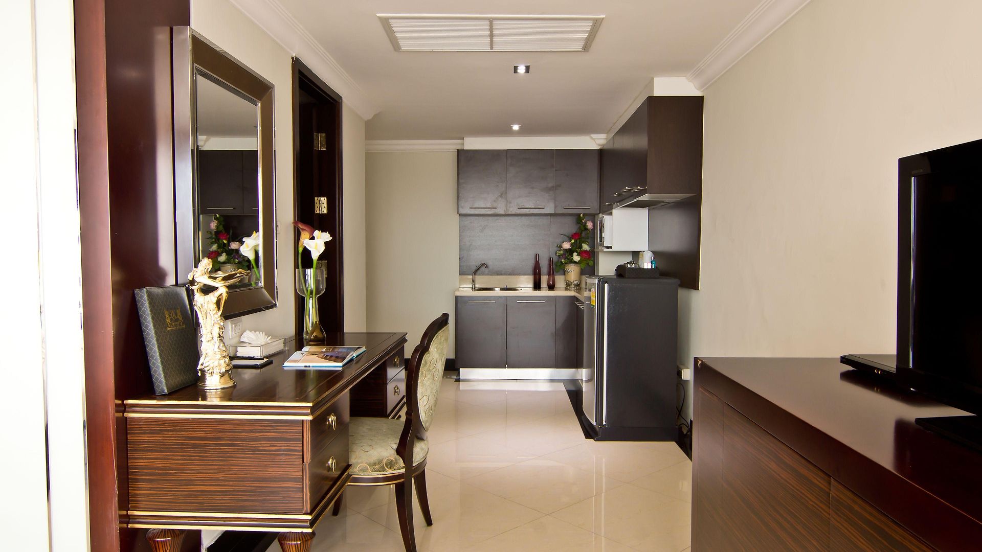 โรงแรม แอลเค รอยอล วิง 3*
