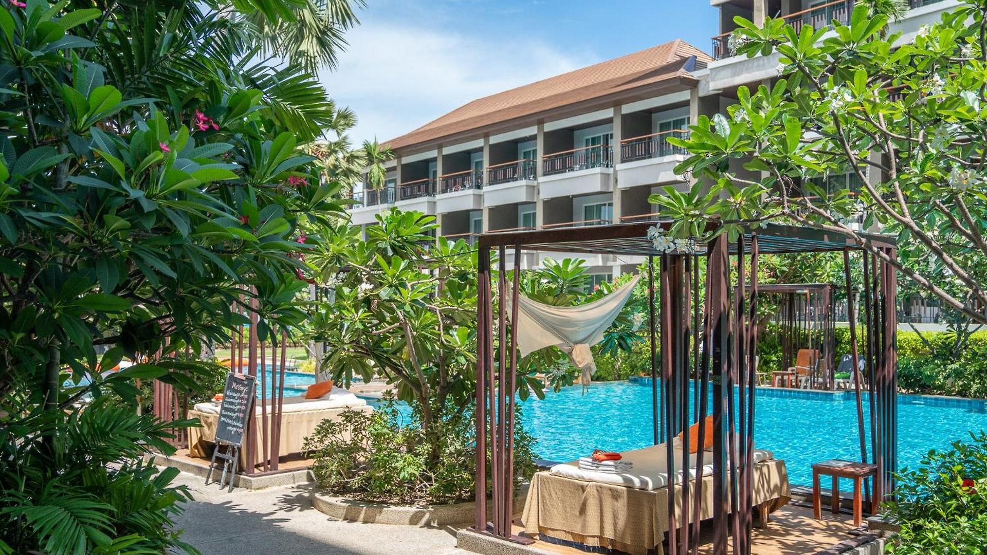 Welcome World Beachfront Pattaya