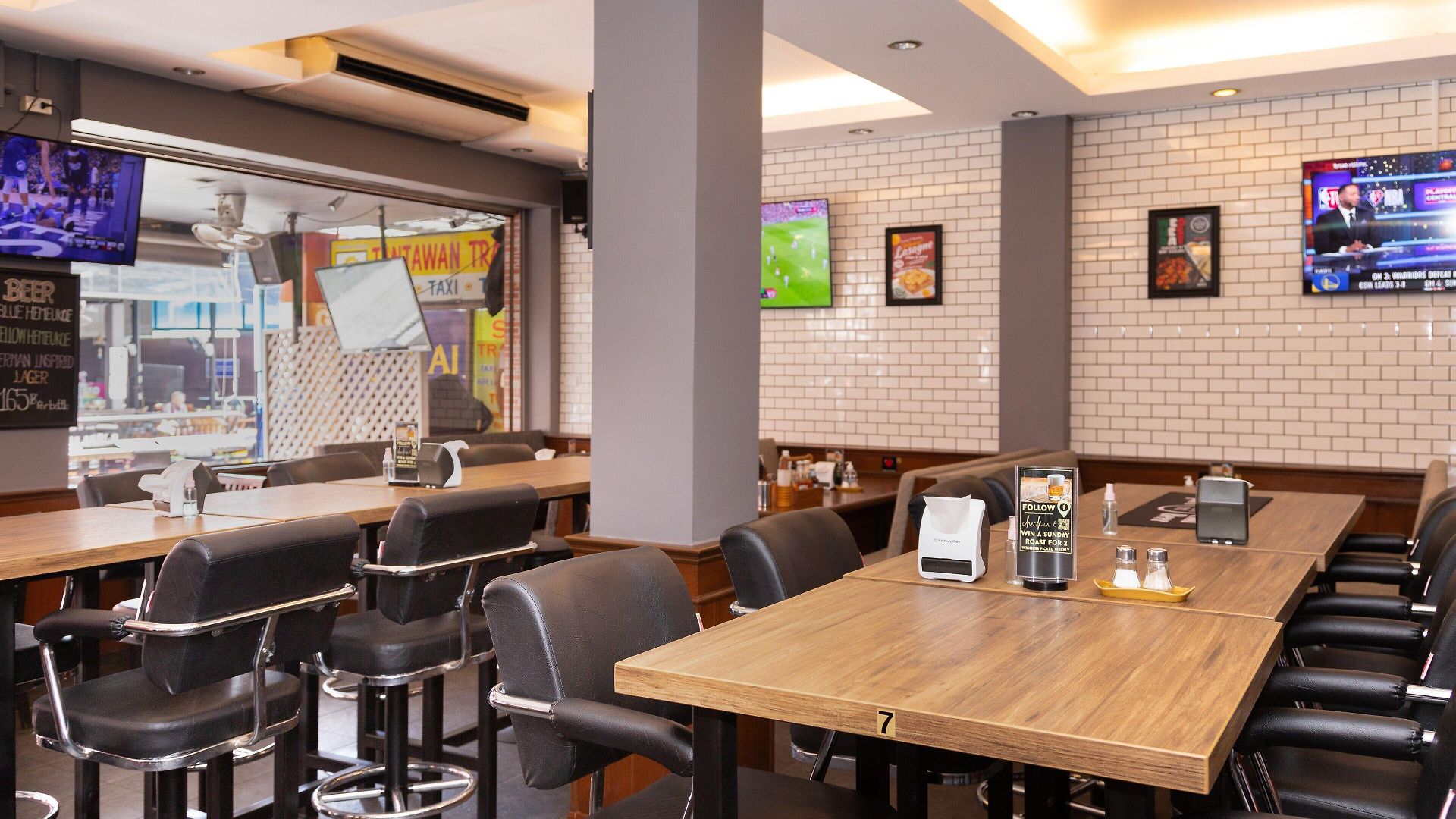 Robin's Nest & Restaurant * Pattaya
