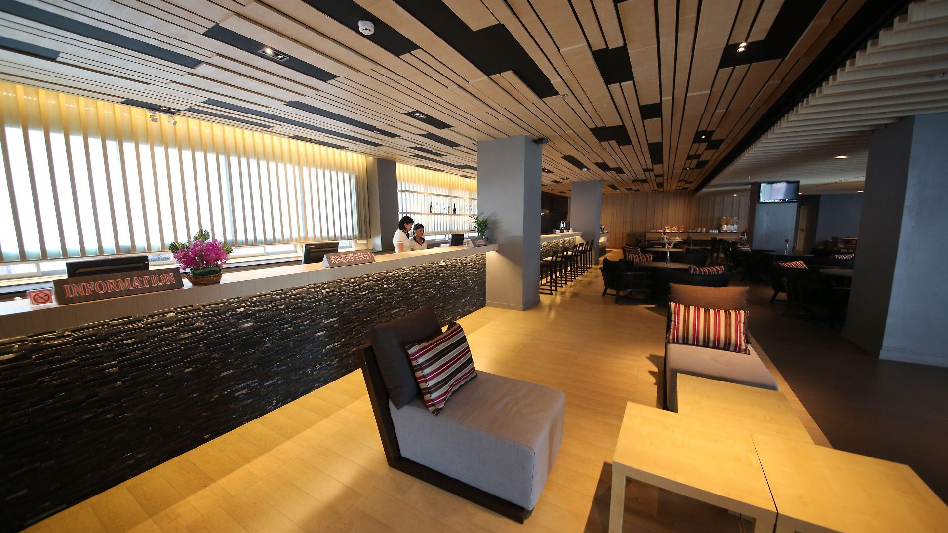 โรงแรม The Sun Xclusive 3*