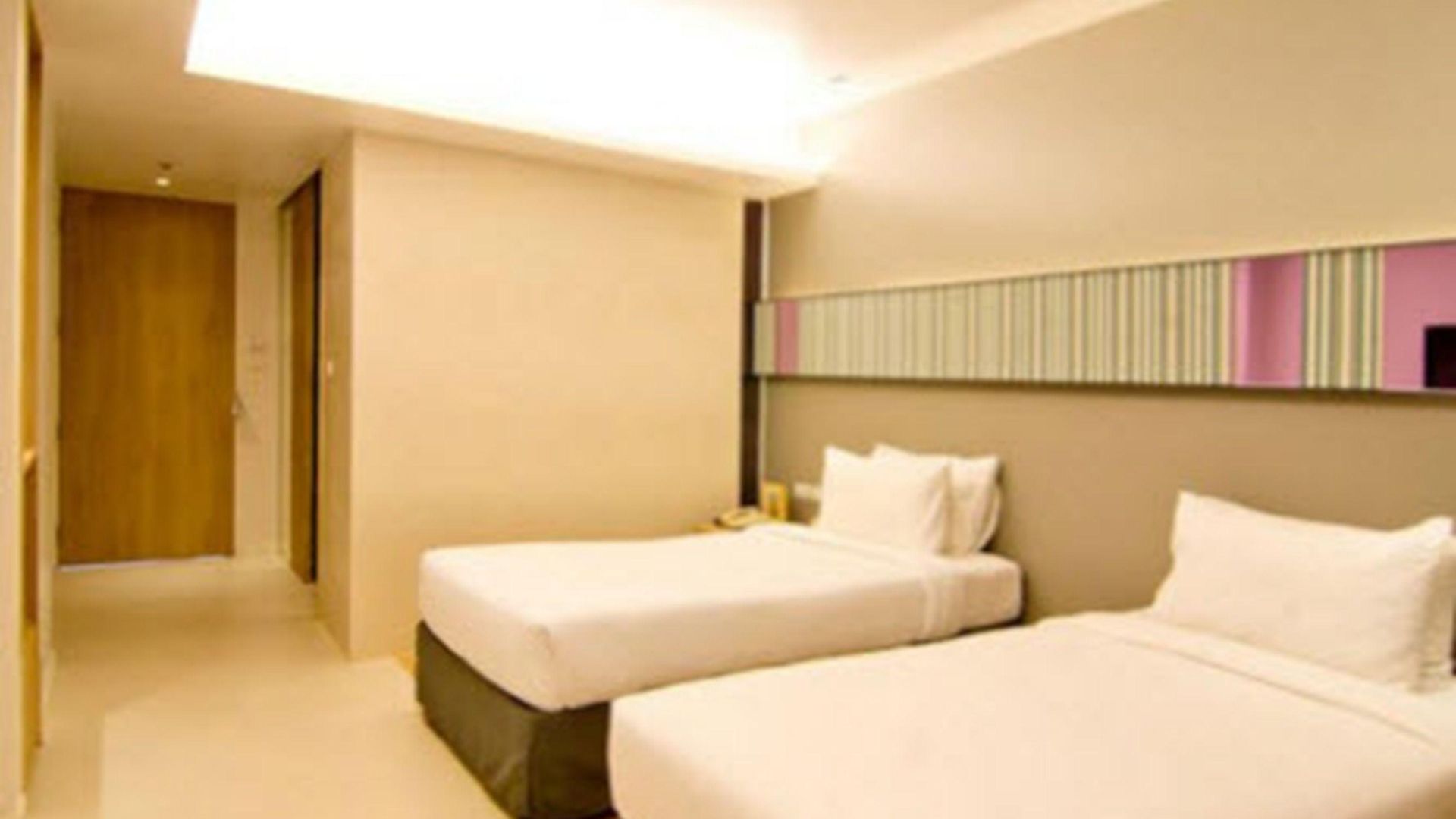 โรงแรม The Sun Xclusive