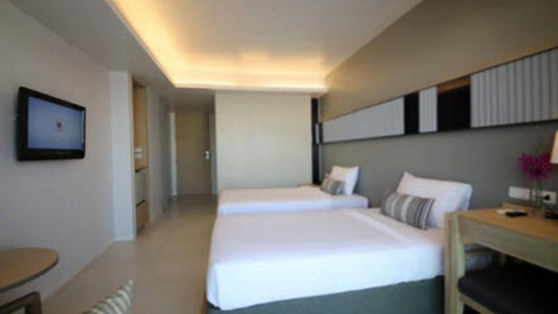 The Sun Xclusive 3*