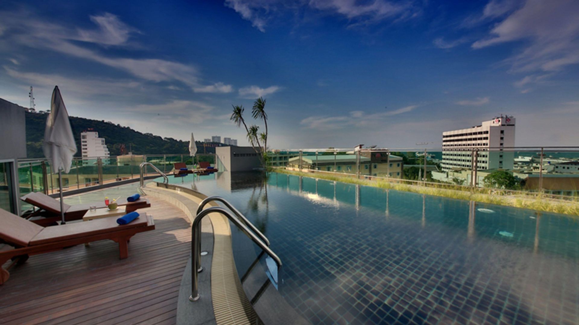 โรงแรม The Sun Xclusive 3*