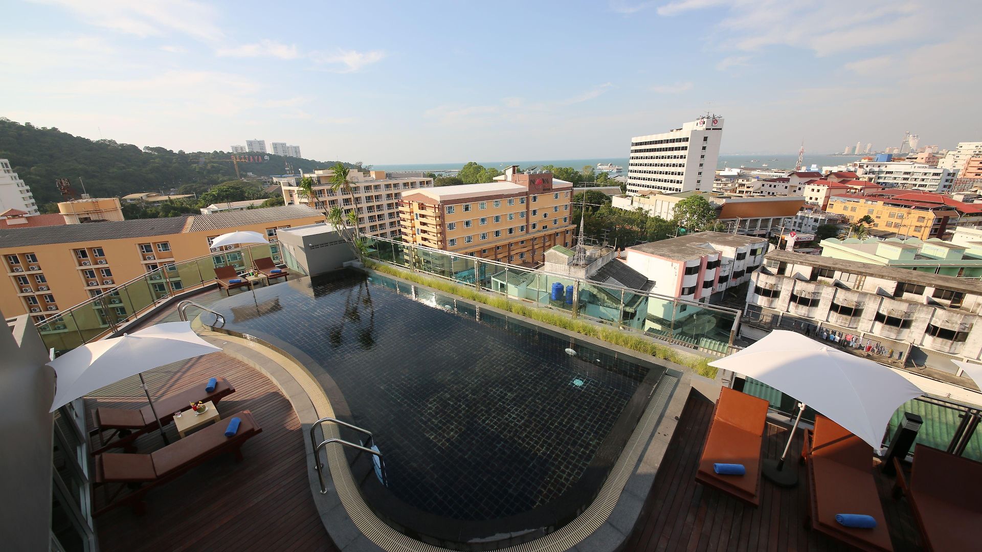 โรงแรม The Sun Xclusive 3*