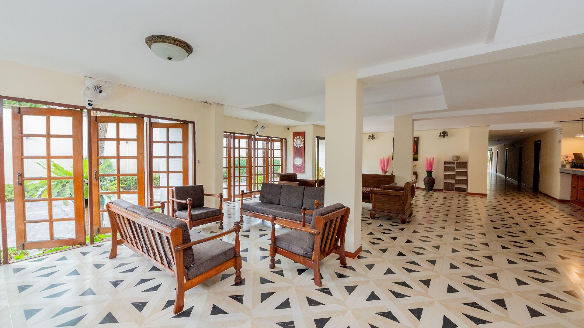 โรงแรม Hillside 3*