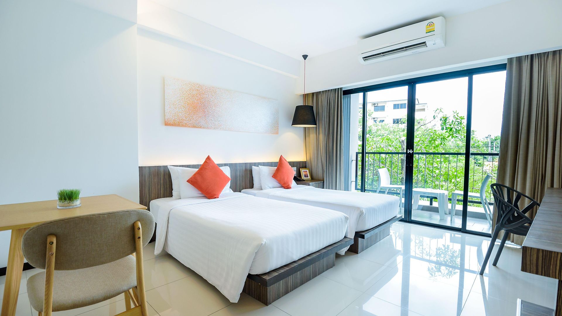 โรงแรม J 4*