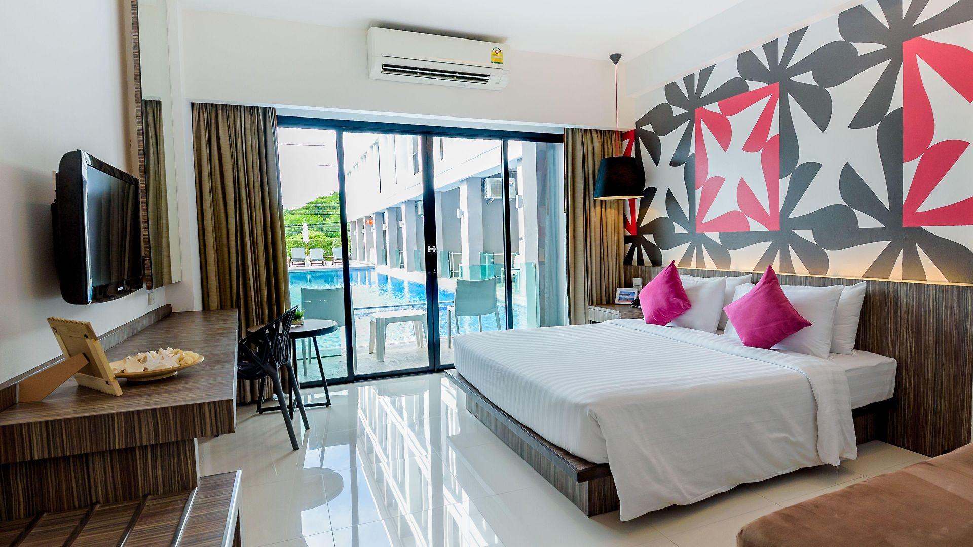 J โรงแรม Pattaya