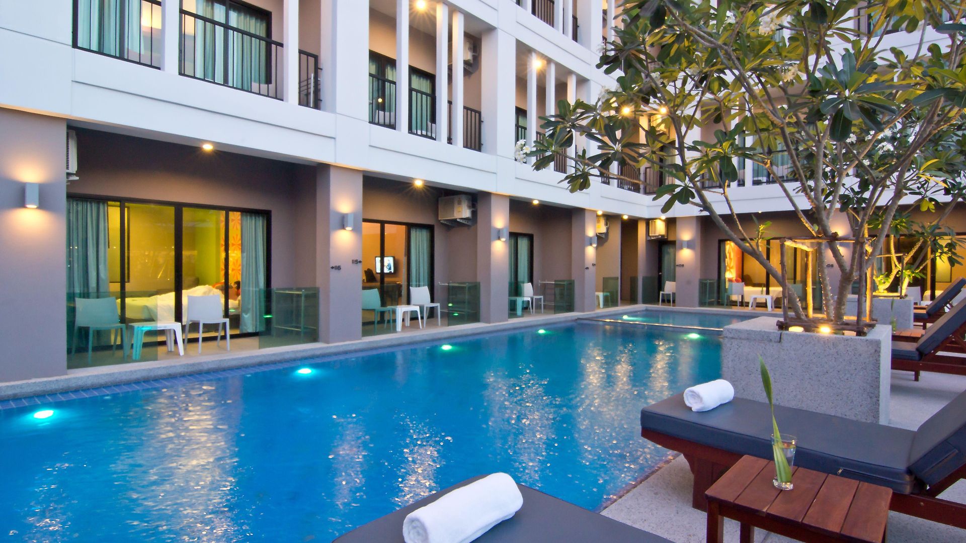 J โรงแรม 4*
