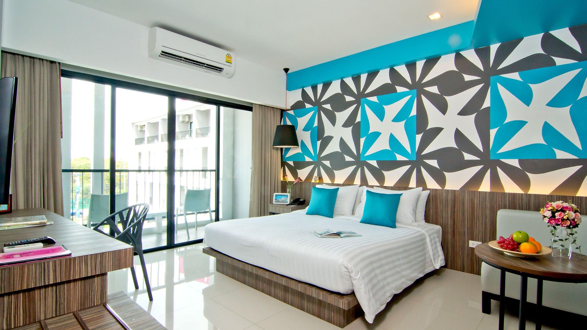 J โรงแรม 4*