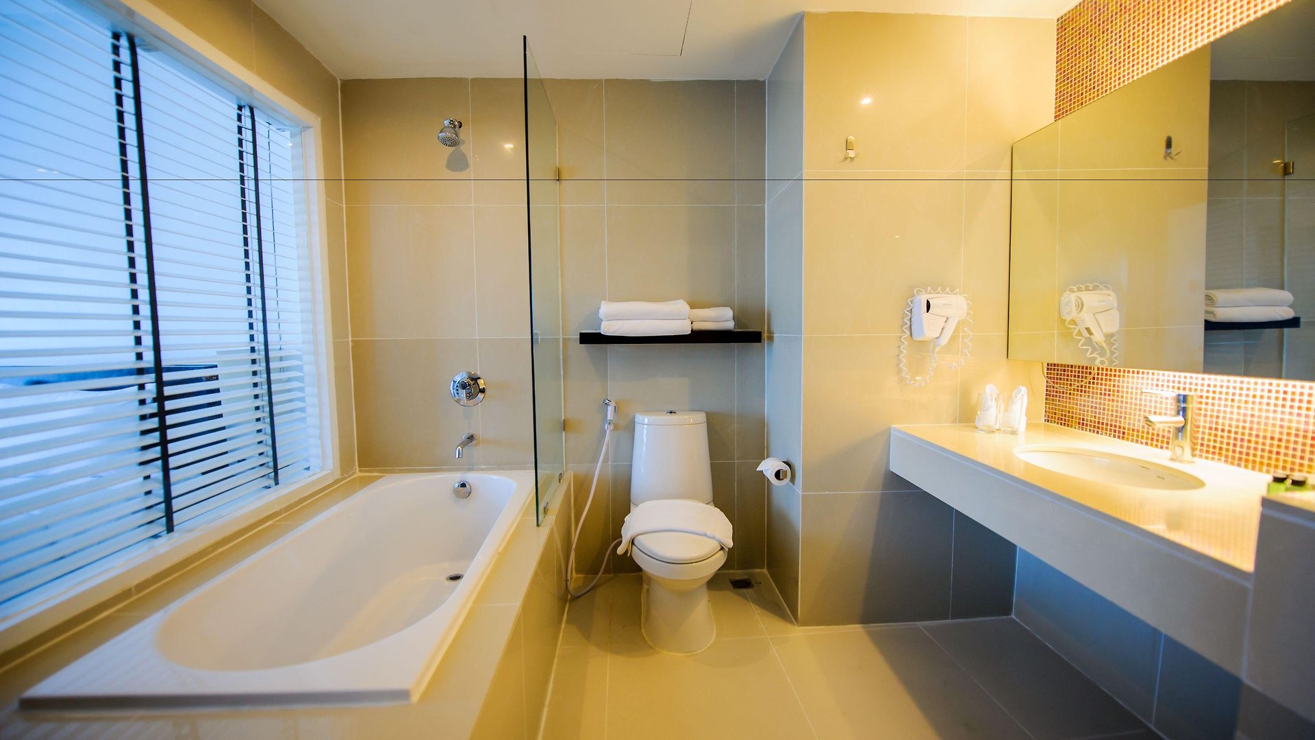 โรงแรม โฮเท็ล ซีเล็คชั่น พัทยา 4*