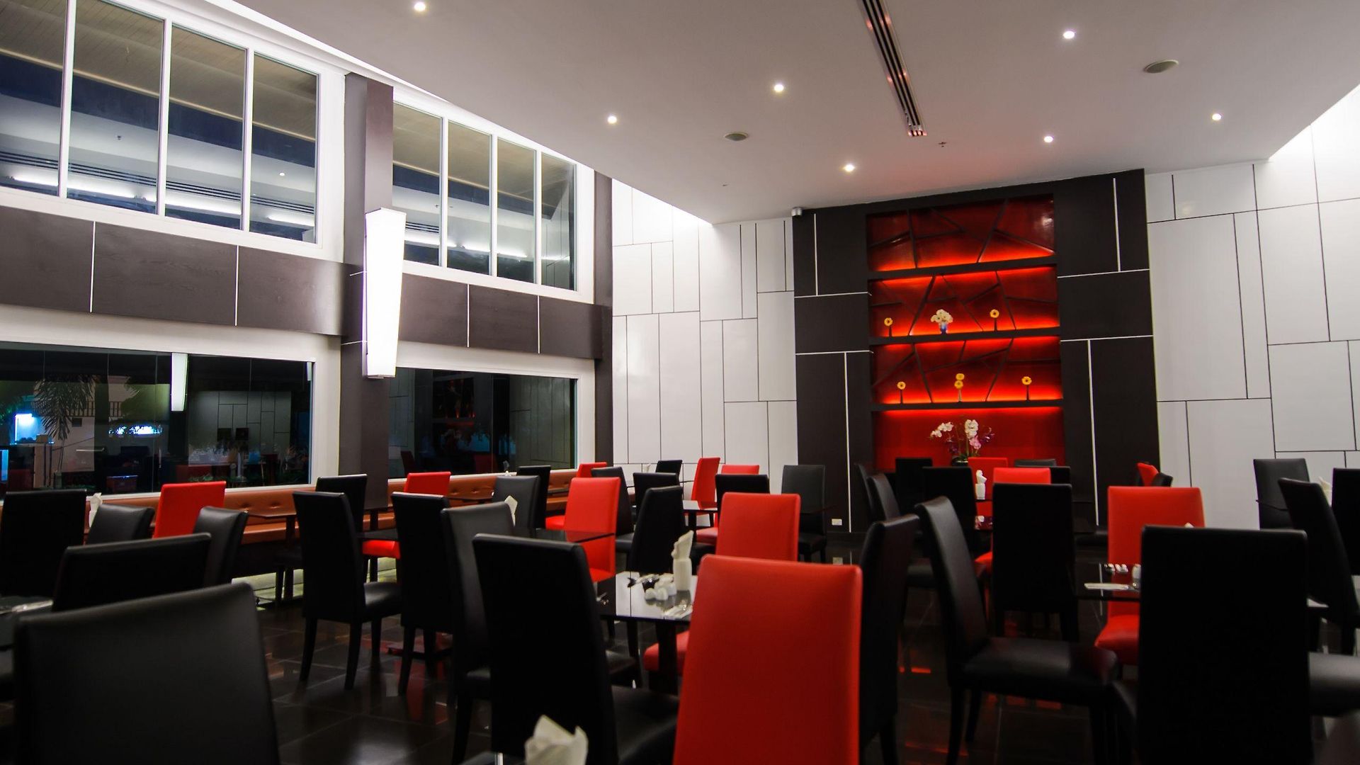 โฮเท็ล ซีเล็คชั่น พัทยา โรงแรม 4*