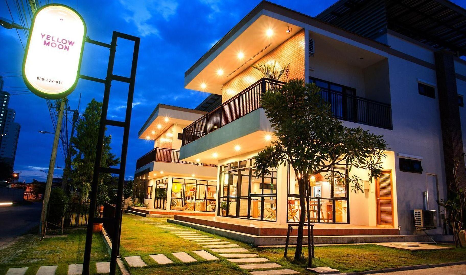 Yellow Moon Hotel