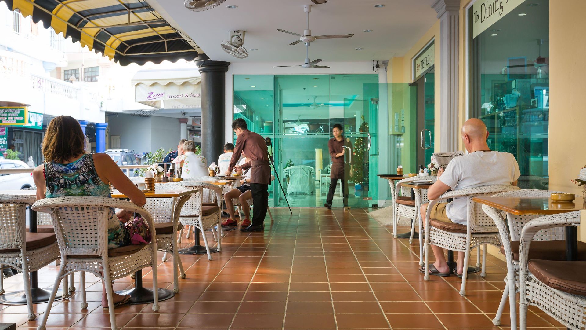 โรงแรม Zing & 3*