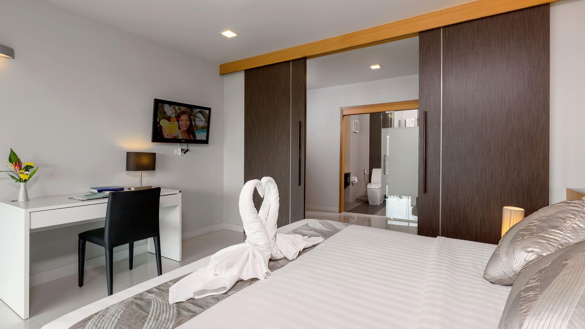 Manhattan - Sha Extra 4*