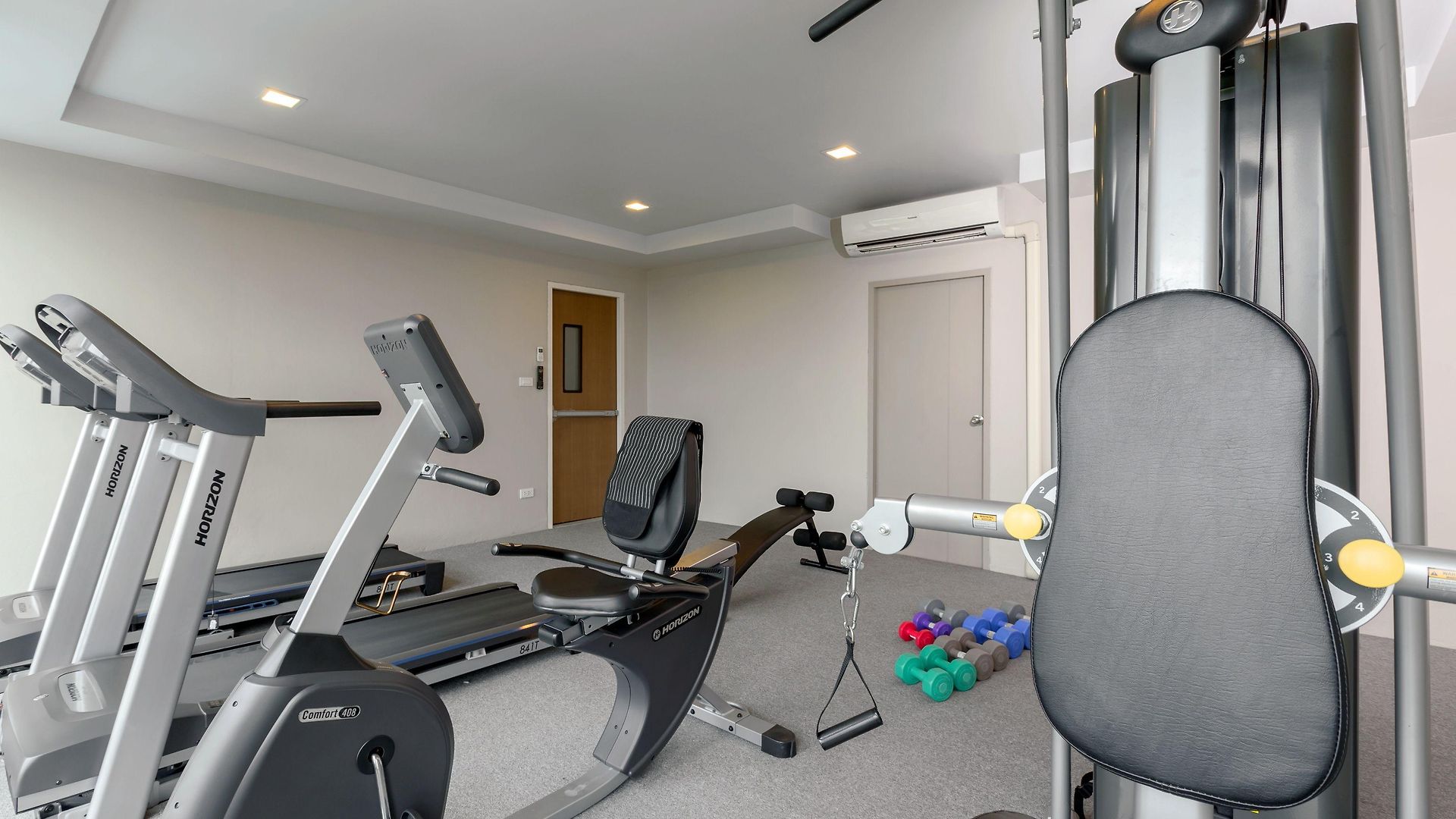 โรงแรม Manhattan - Sha Extra 4*