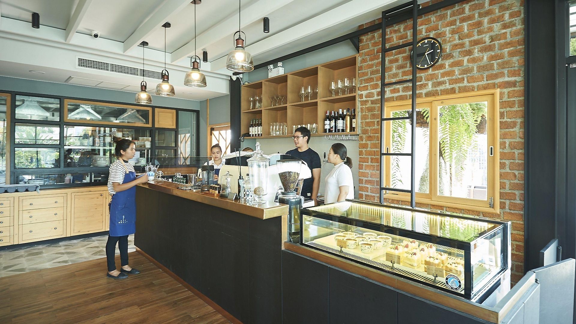 โรงแรม Manhattan - Sha Extra Pattaya