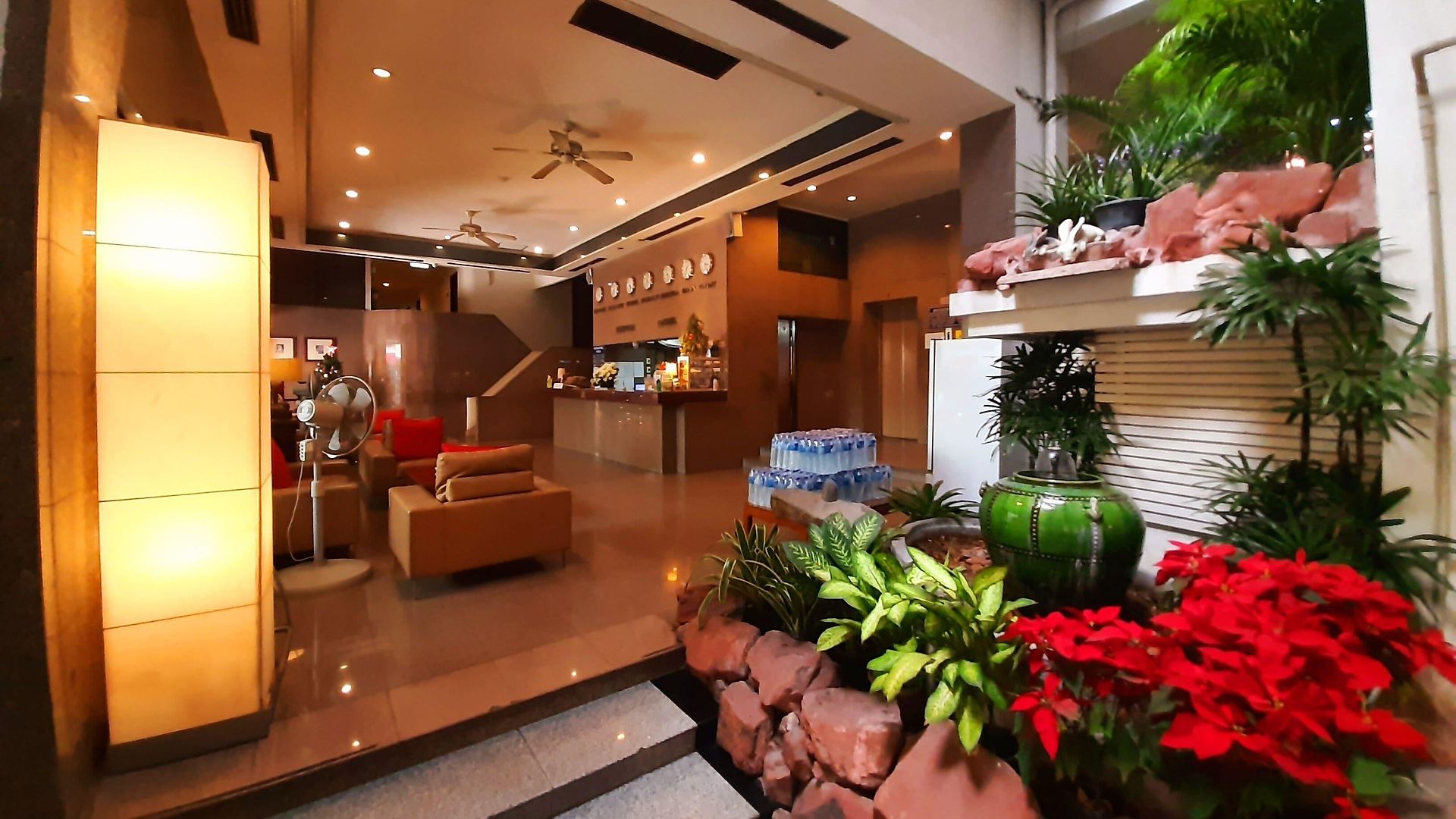 แกรนด์ โรงแรม 2*