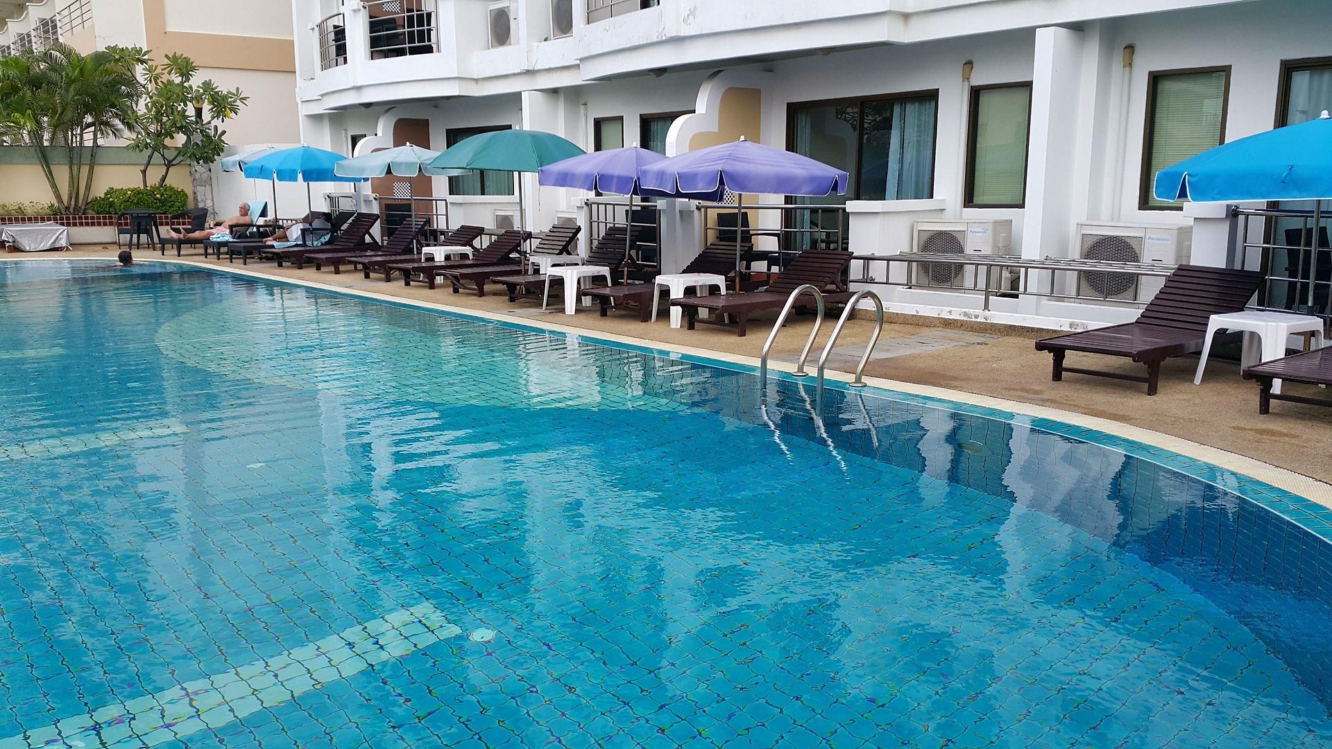 เบส บีช โรงแรม 3*
