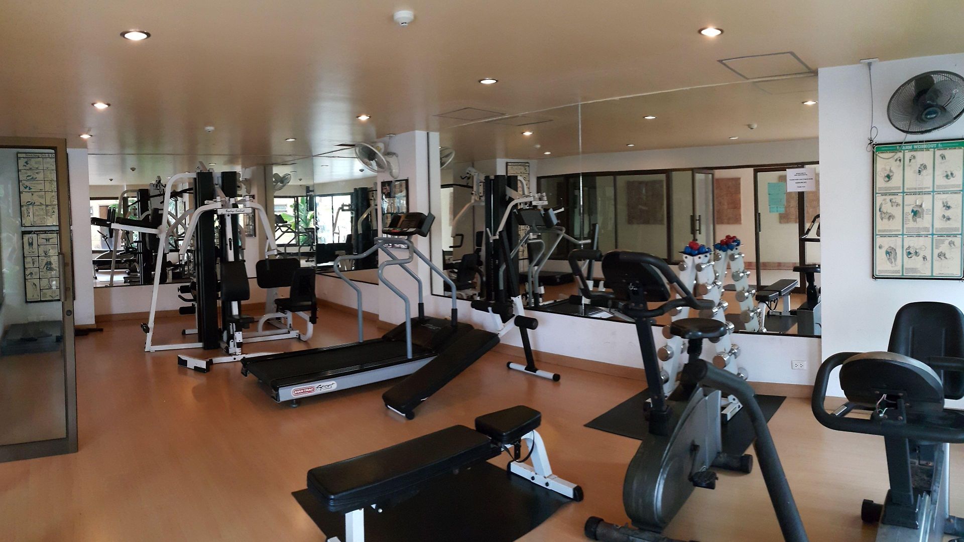 เบส บีช โรงแรม